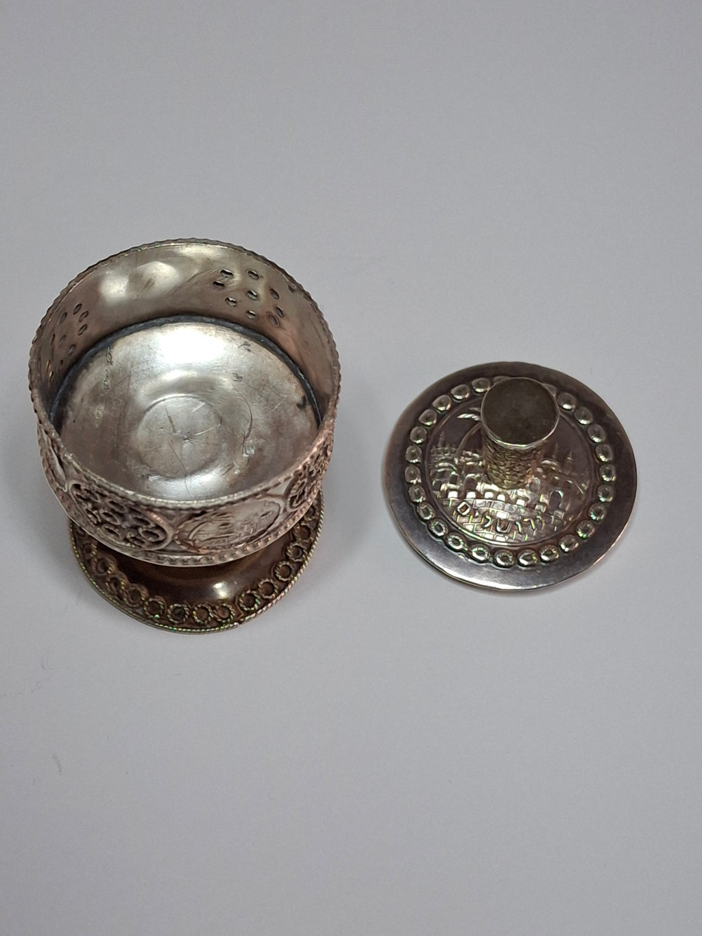 Vintage Israeli Judaica Silver Besamim Spice Tower Havdalah Box - Holy Sites Engravings Filigree 20g Unmarked