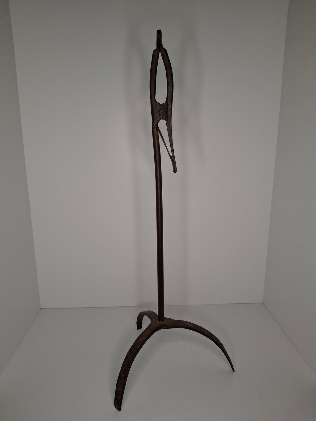 Rare and Exceptional Revolutionary War / War of 1812 Hand-Forged Iron Splint Holder – Perfect Working Spring – ca. 1770–1820