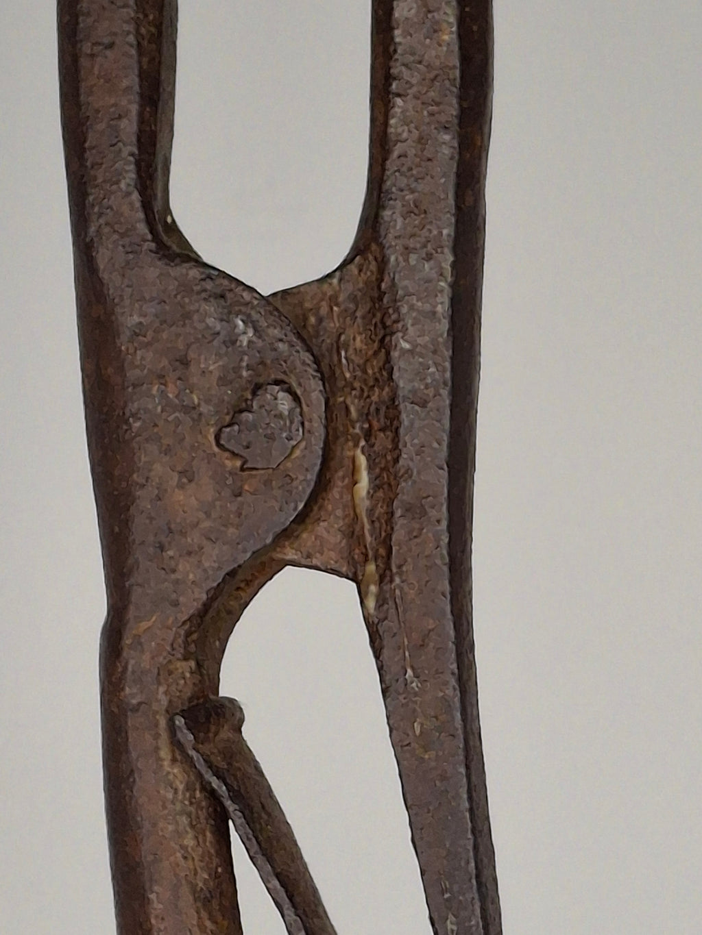 Rare and Exceptional Revolutionary War / War of 1812 Hand-Forged Iron Splint Holder – Perfect Working Spring – ca. 1770–1820