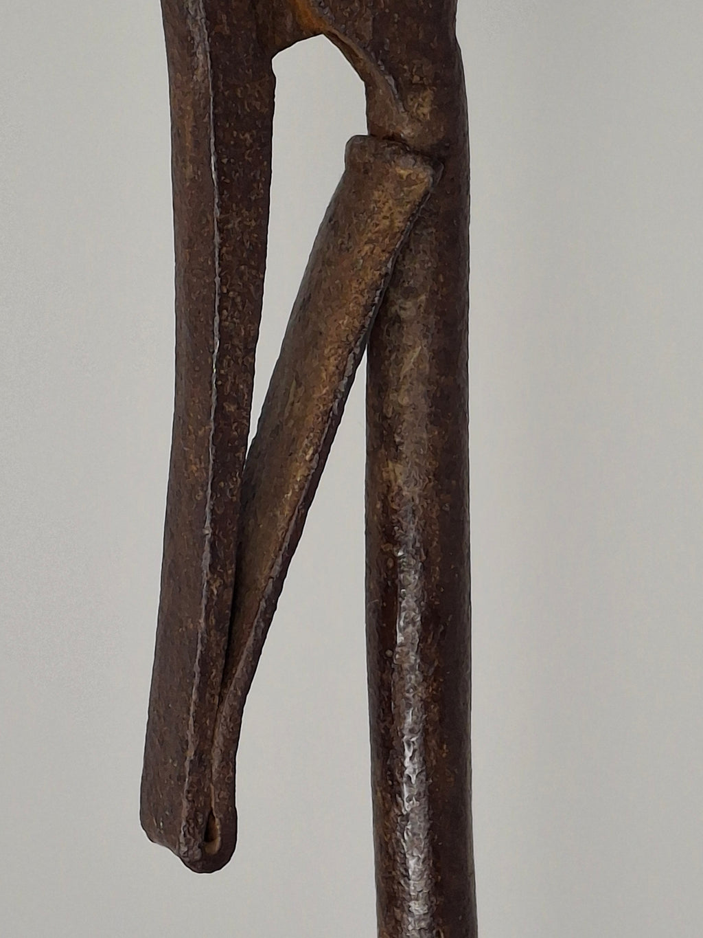 Rare and Exceptional Revolutionary War / War of 1812 Hand-Forged Iron Splint Holder – Perfect Working Spring – ca. 1770–1820