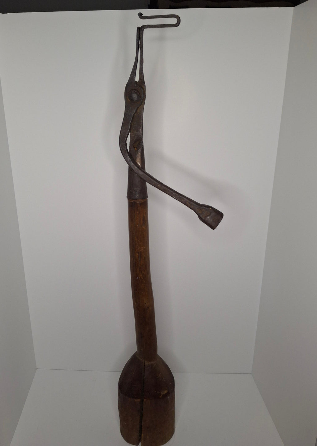 Exceptional and Rare Early American Wrought Iron Standing Rushlight / Splint Holder on Original Turned Wood Base – c.1780-1820 New England