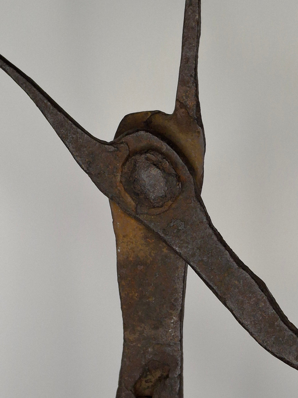 Exceptional and Rare Early American Wrought Iron Standing Rushlight / Splint Holder on Original Turned Wood Base – c.1780-1820 New England