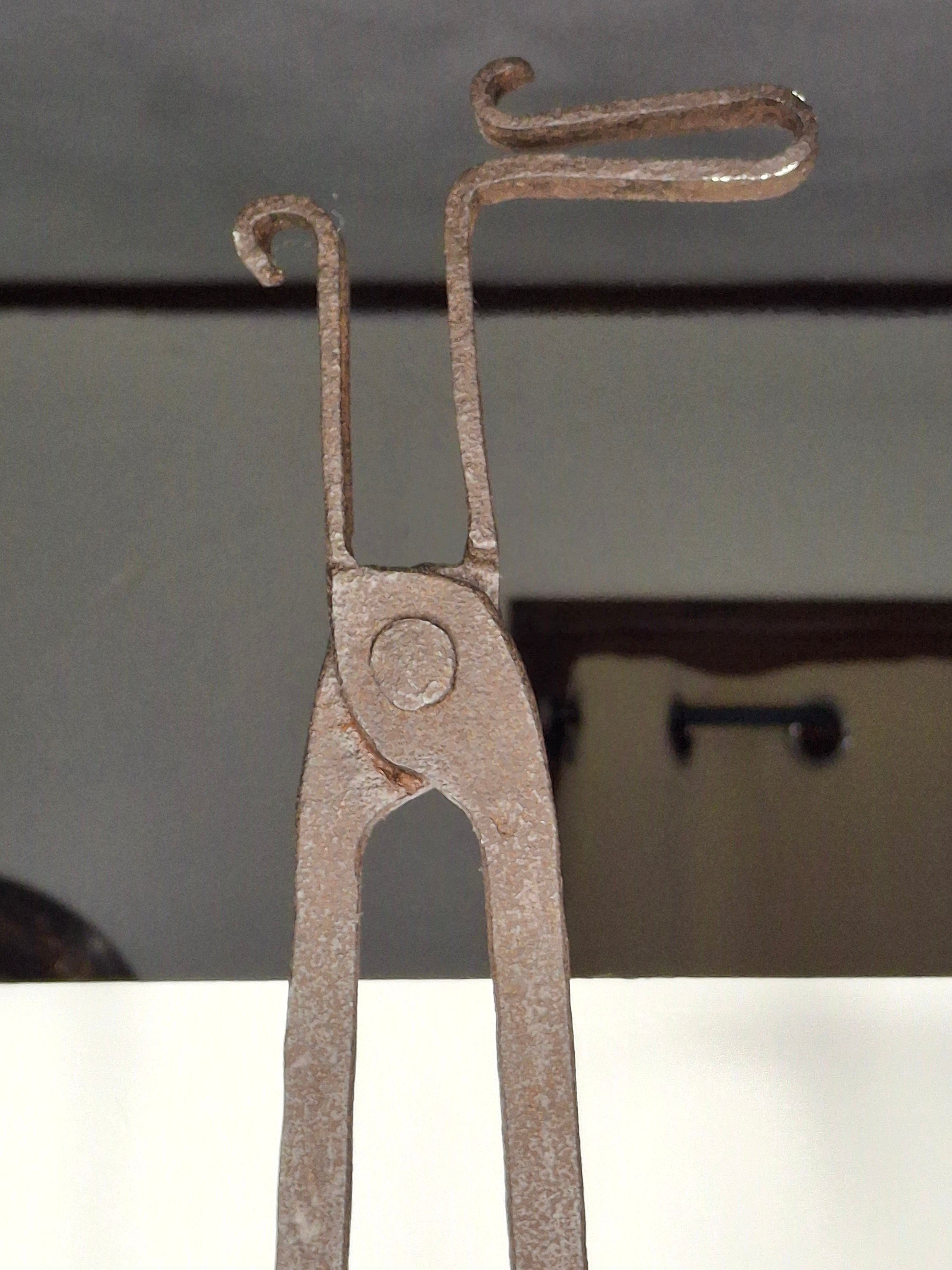 Exceptional 18th Century British Wrought Iron Rushlight Splint Holder w/Stylized Lozenge Registry Hallmark & Original Wooden Stump Base – Tall Primitive Lighting