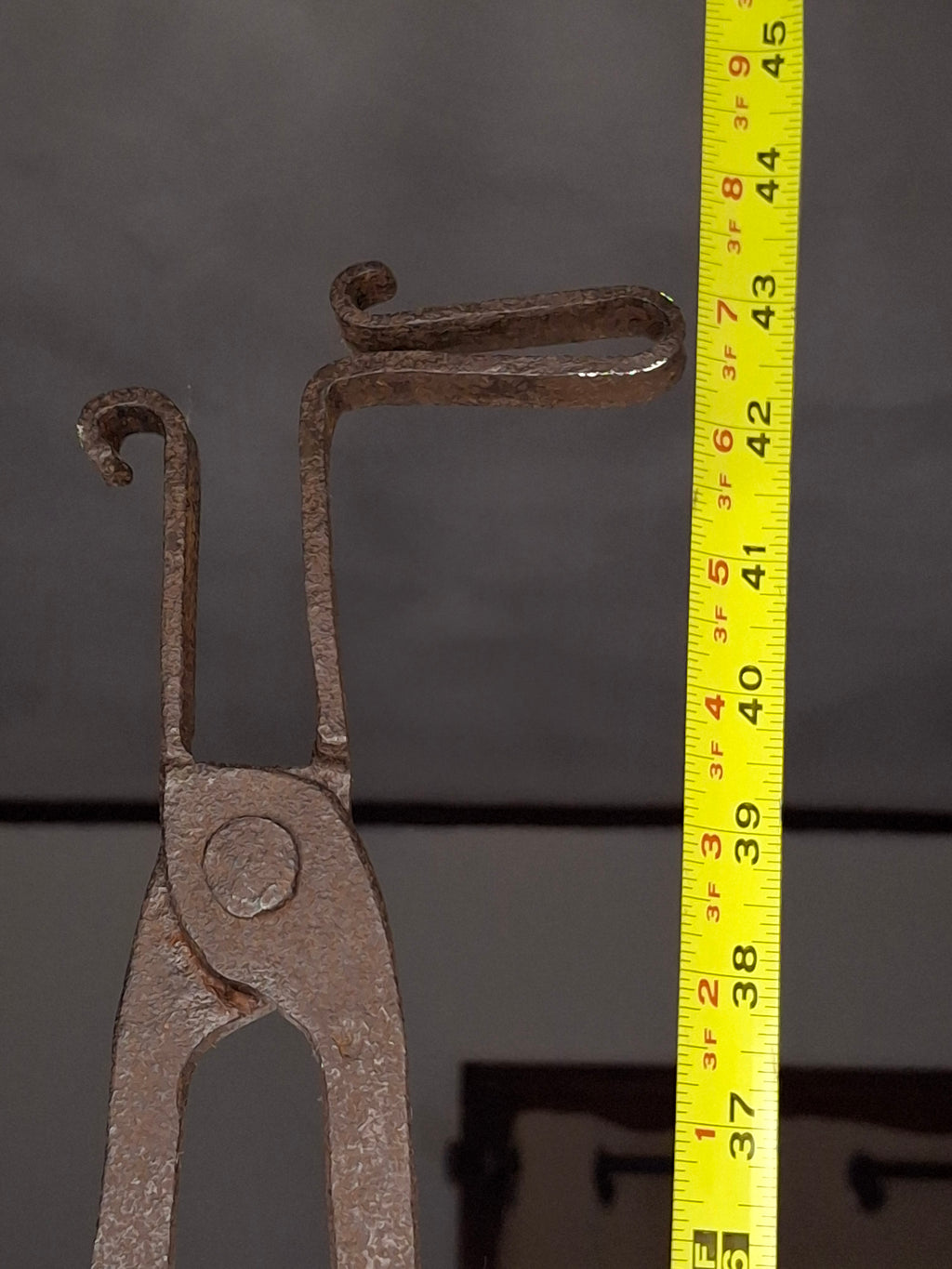 Exceptional 18th Century British Wrought Iron Rushlight Splint Holder w/Stylized Lozenge Registry Hallmark & Original Wooden Stump Base – Tall Primitive Lighting