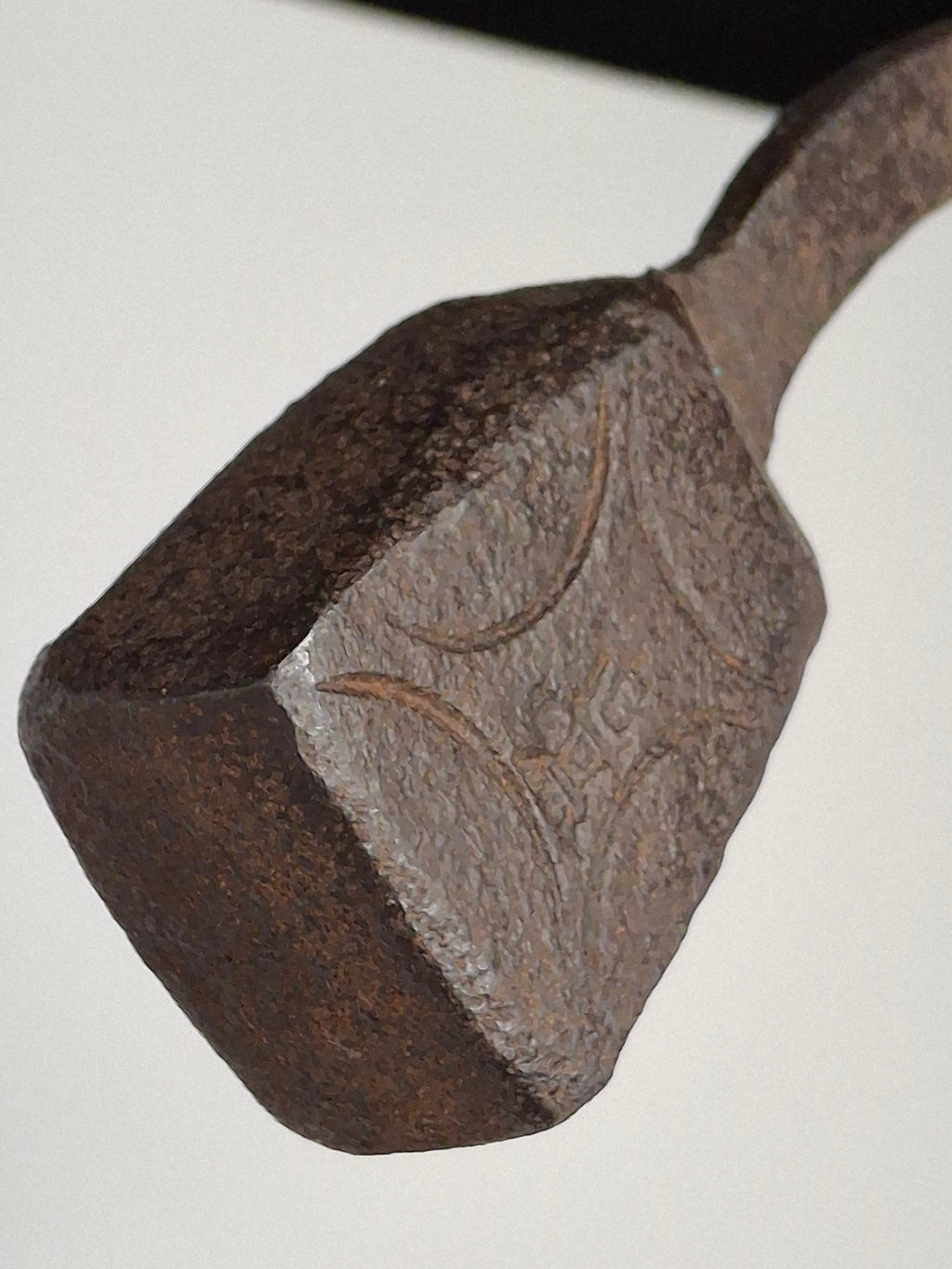 Exceptional 18th Century British Wrought Iron Rushlight Splint Holder w/Stylized Lozenge Registry Hallmark & Original Wooden Stump Base – Tall Primitive Lighting