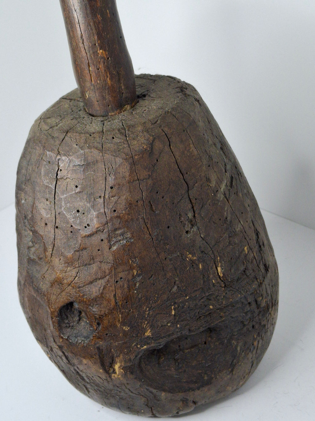 Exceptional 18th Century British Wrought Iron Rushlight Splint Holder w/Stylized Lozenge Registry Hallmark & Original Wooden Stump Base – Tall Primitive Lighting