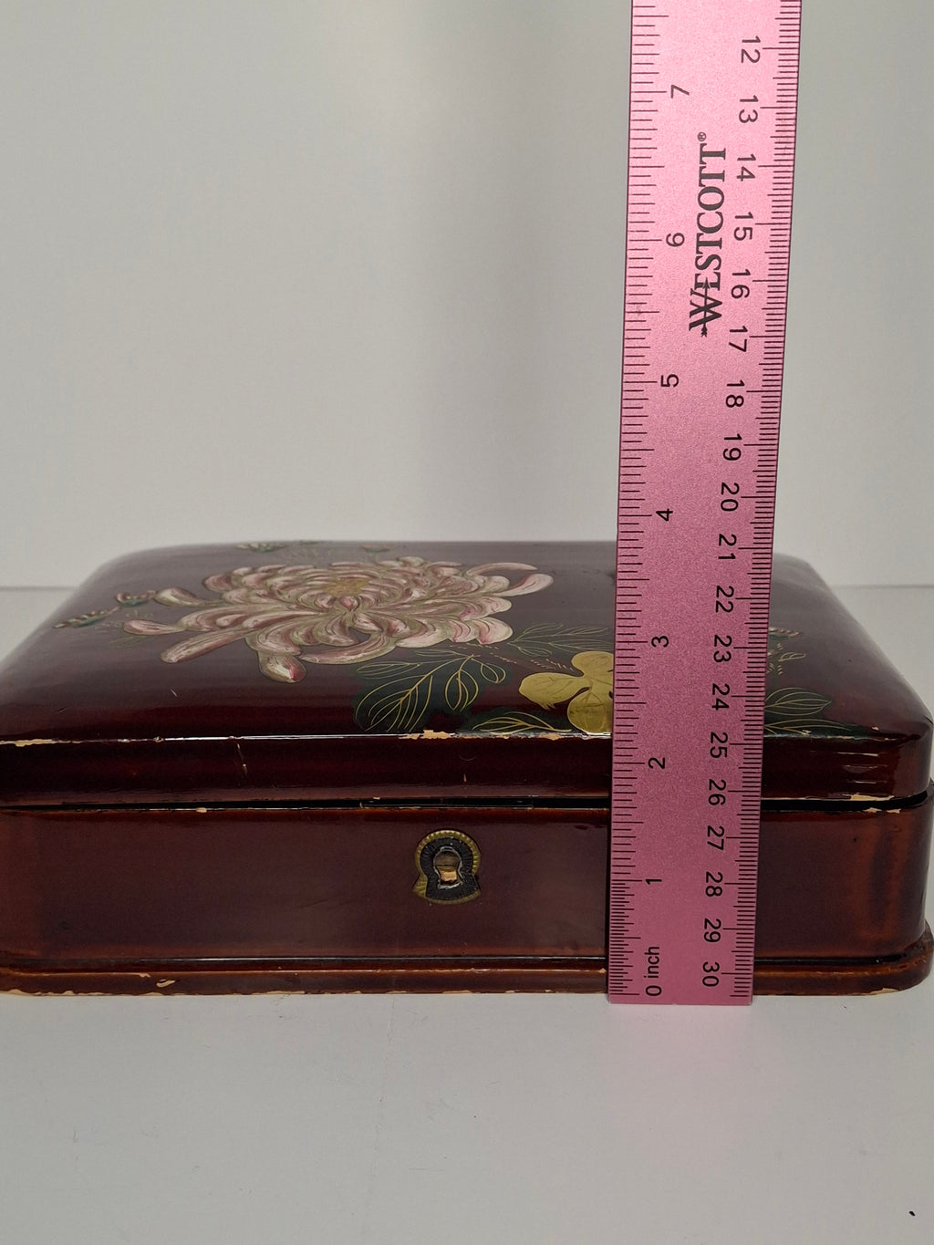 Vintage Japanese Urushi Lacquer Trinket Box with Chrysanthemum Motif, Hinged