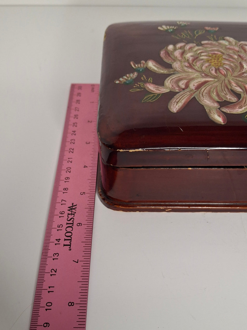 Vintage Japanese Urushi Lacquer Trinket Box with Chrysanthemum Motif, Hinged