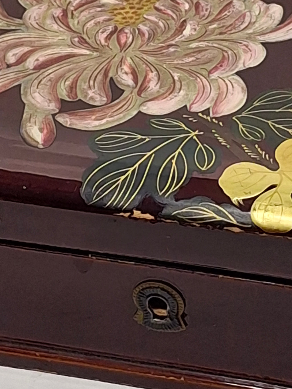 Vintage Japanese Urushi Lacquer Trinket Box with Chrysanthemum Motif, Hinged