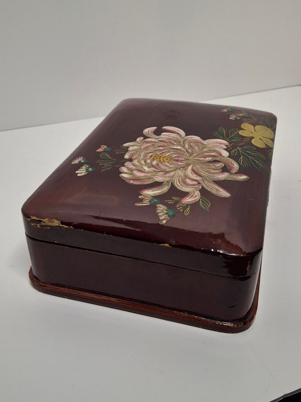 Vintage Japanese Urushi Lacquer Trinket Box with Chrysanthemum Motif, Hinged