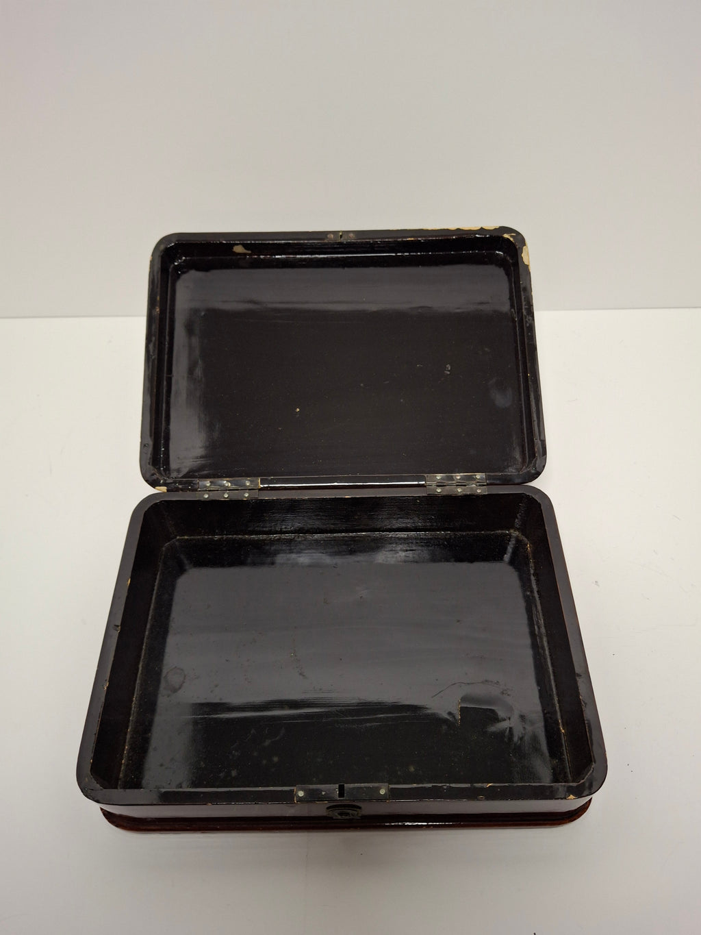 Vintage Japanese Urushi Lacquer Trinket Box with Chrysanthemum Motif, Hinged