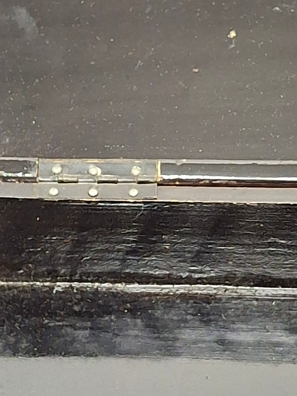 Vintage Japanese Urushi Lacquer Trinket Box with Chrysanthemum Motif, Hinged