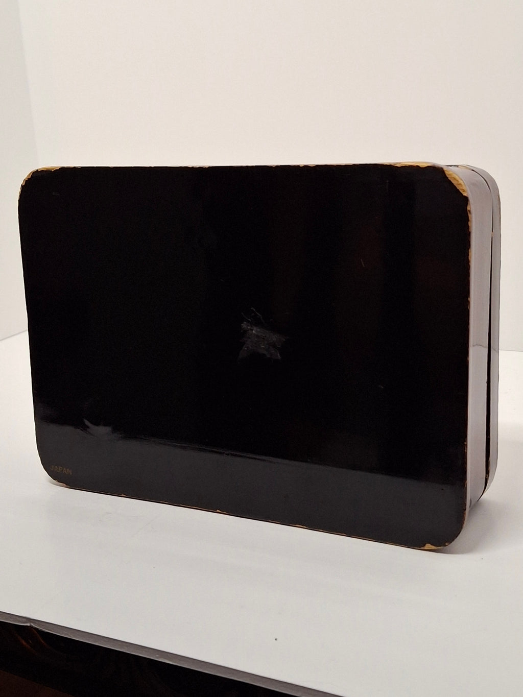 Vintage Japanese Urushi Lacquer Trinket Box with Chrysanthemum Motif, Hinged