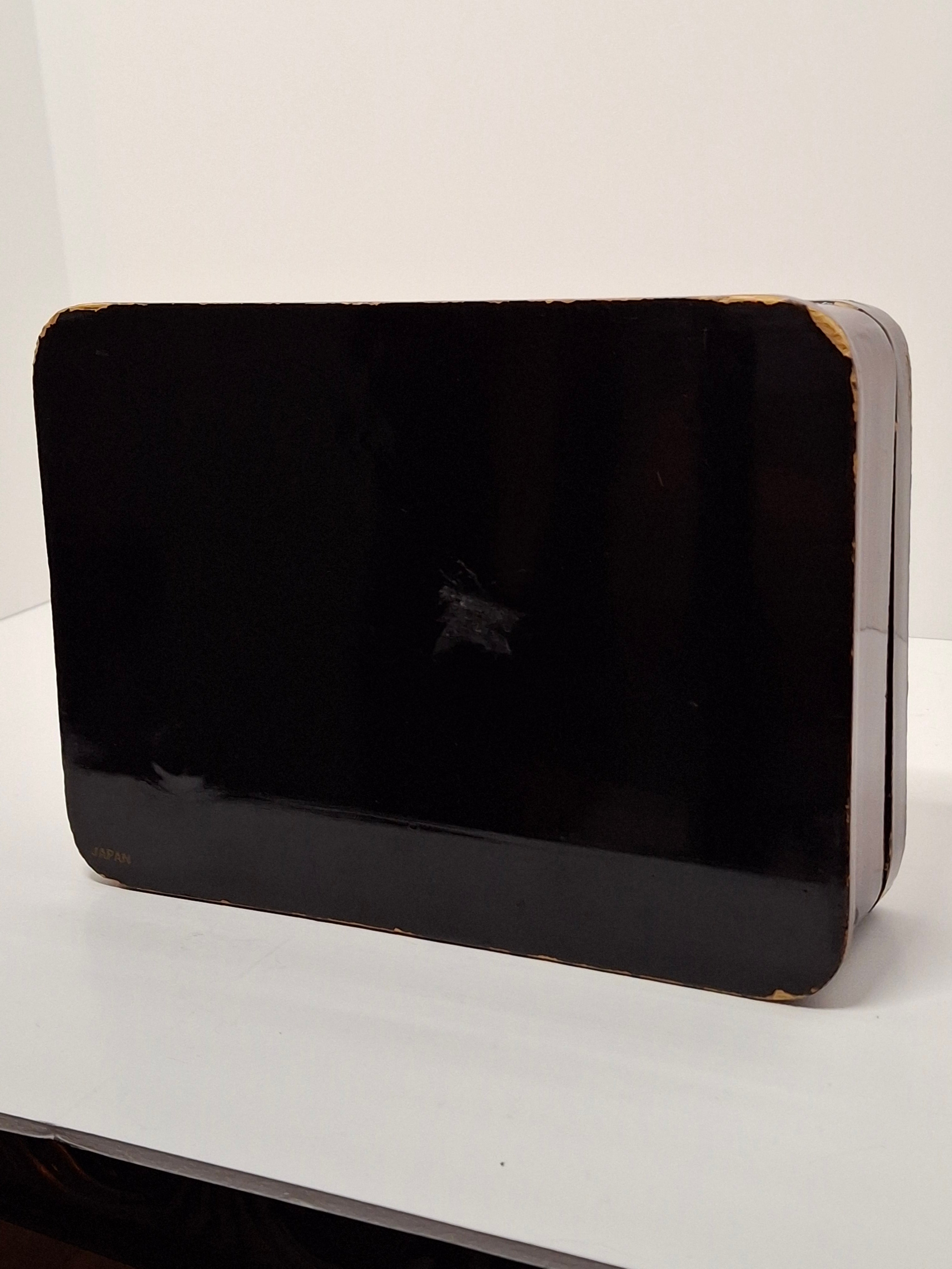 Vintage Japanese Urushi Lacquer Trinket Box with Chrysanthemum Motif, Hinged