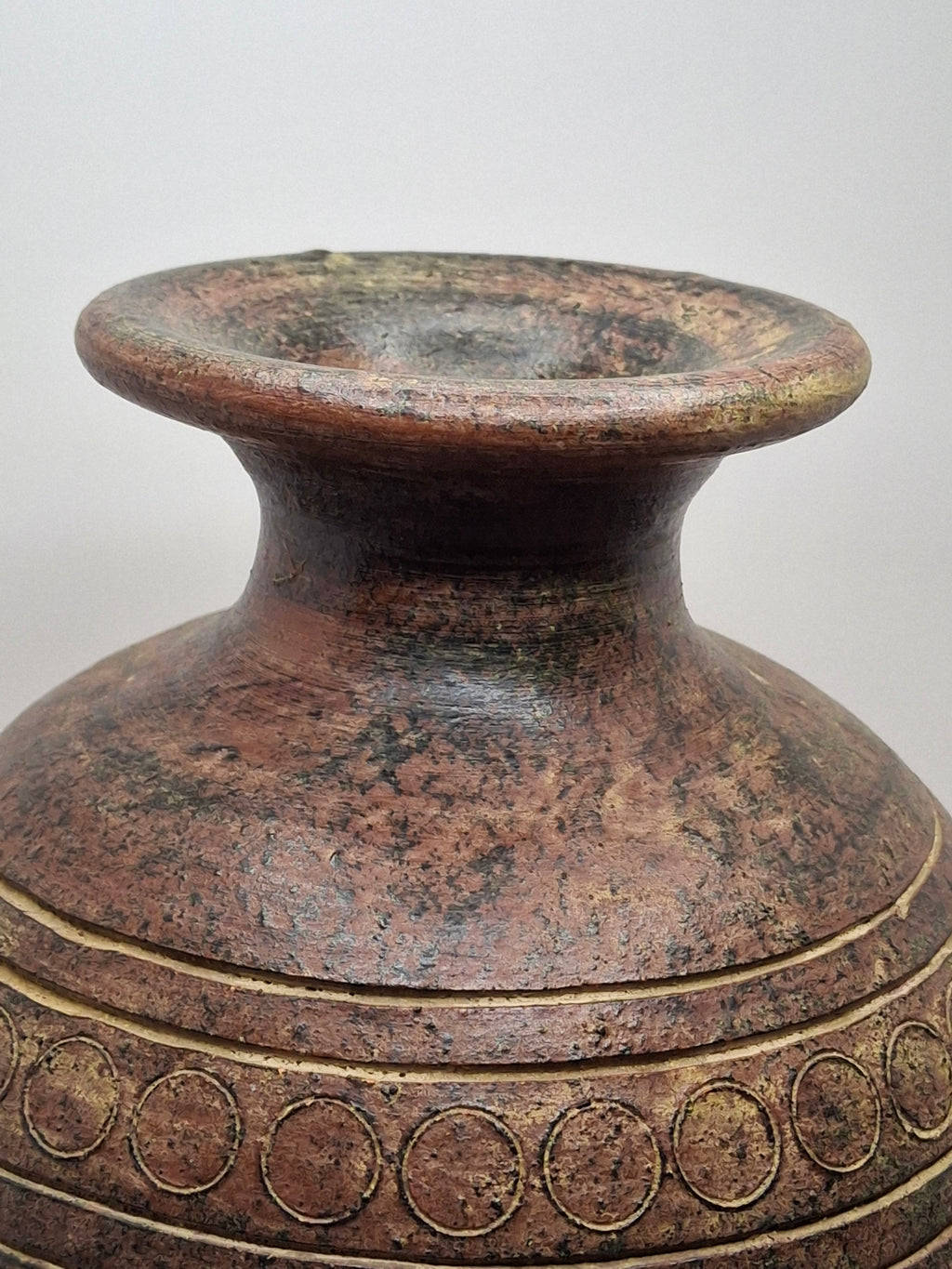 Vintage Kenyan Kisii Soapstone Vase with Incised Fish and Geometric Motifs - Hand-Carved African Gusii Art, 9.5" Tall
