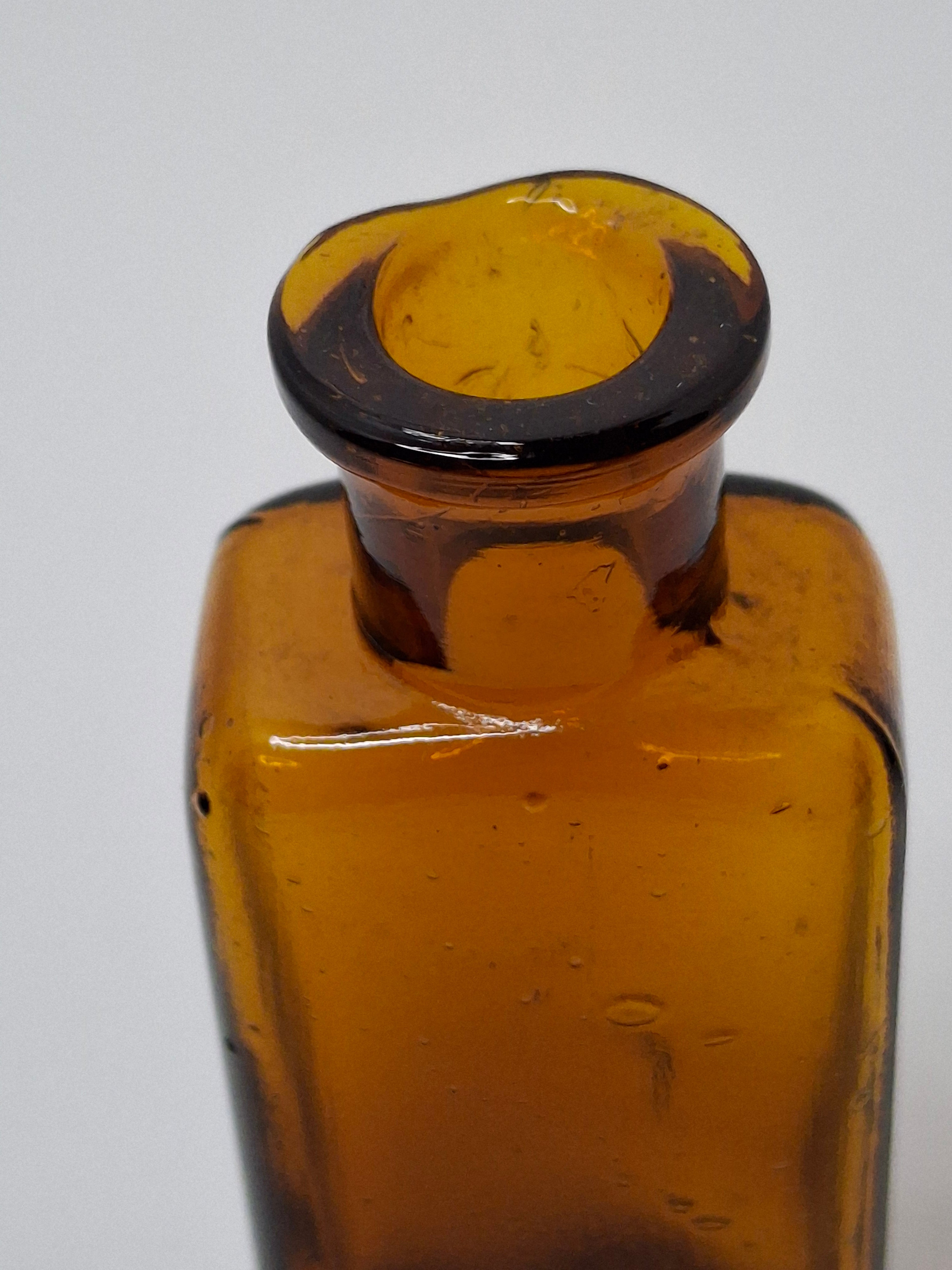 Antique Parke Davis & Co. Amber Glass Apothecary Medicine Bottle - Embossed P.D. & Co. 42, c. 1880-1920