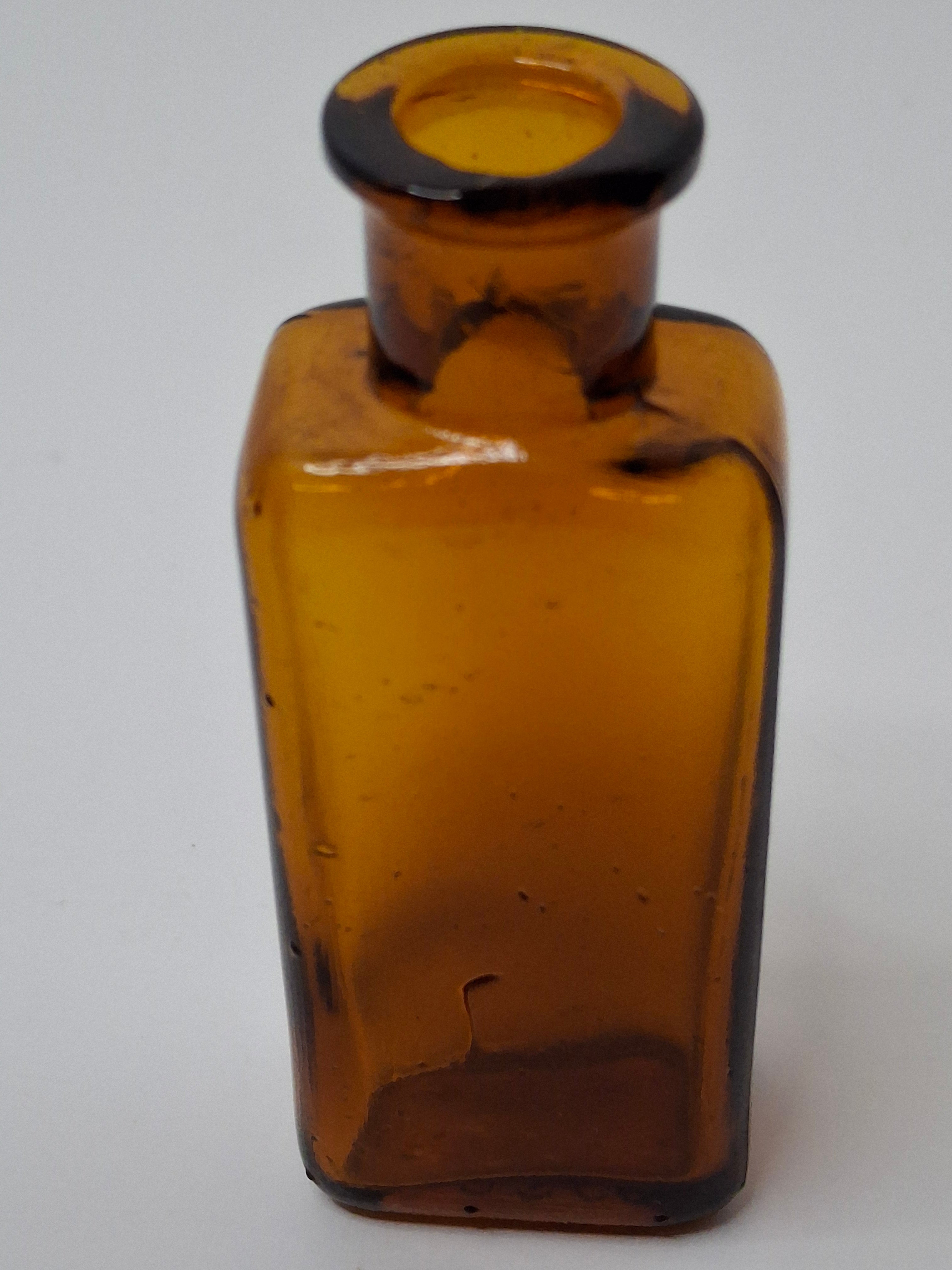 Antique Parke Davis & Co. Amber Glass Apothecary Medicine Bottle - Embossed P.D. & Co. 42, c. 1880-1920