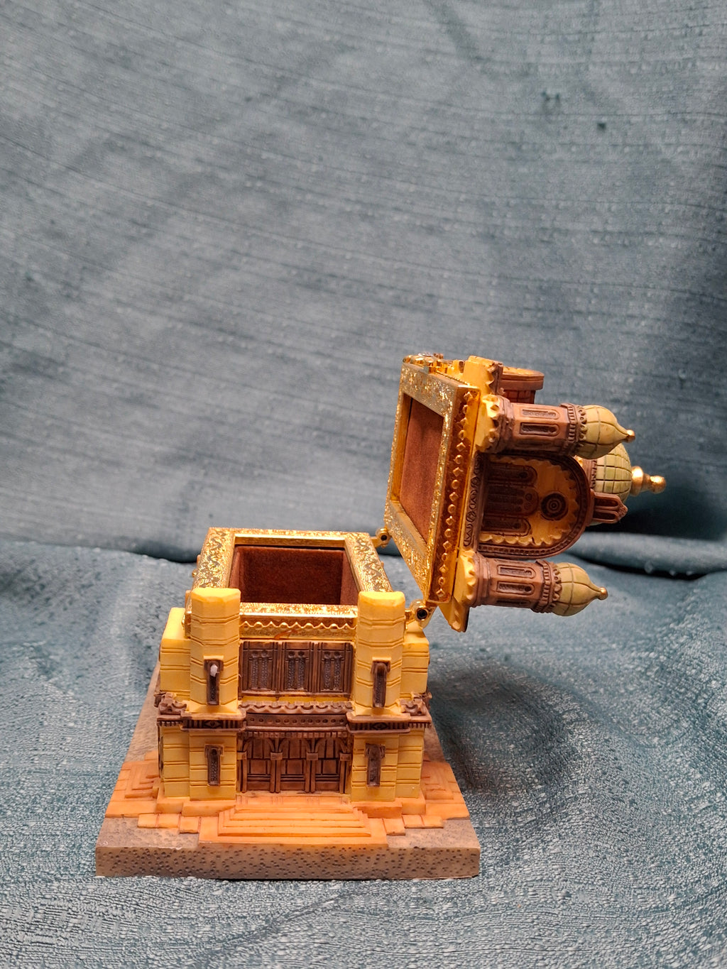 Vintage Hand-Painted Ceramic Trinket/Jewelry Box - Replica of the Great Synagogue of Florence, Italy (Tempio Israelitico) - Majestic Giftware Style