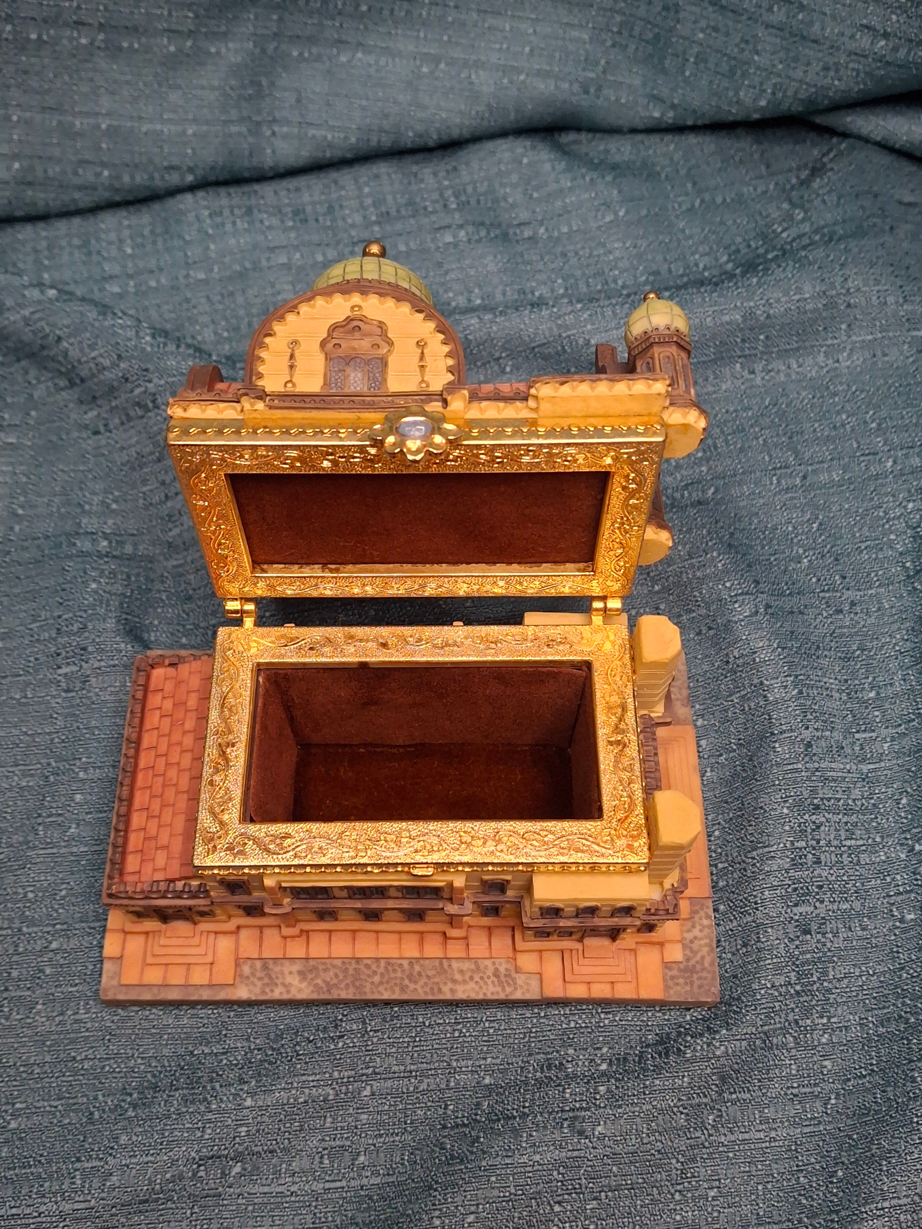 Vintage Hand-Painted Ceramic Trinket/Jewelry Box - Replica of the Great Synagogue of Florence, Italy (Tempio Israelitico) - Majestic Giftware Style