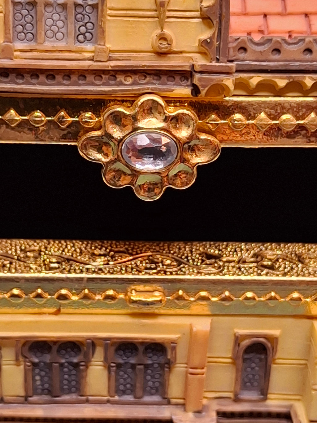 Vintage Hand-Painted Ceramic Trinket/Jewelry Box - Replica of the Great Synagogue of Florence, Italy (Tempio Israelitico) - Majestic Giftware Style