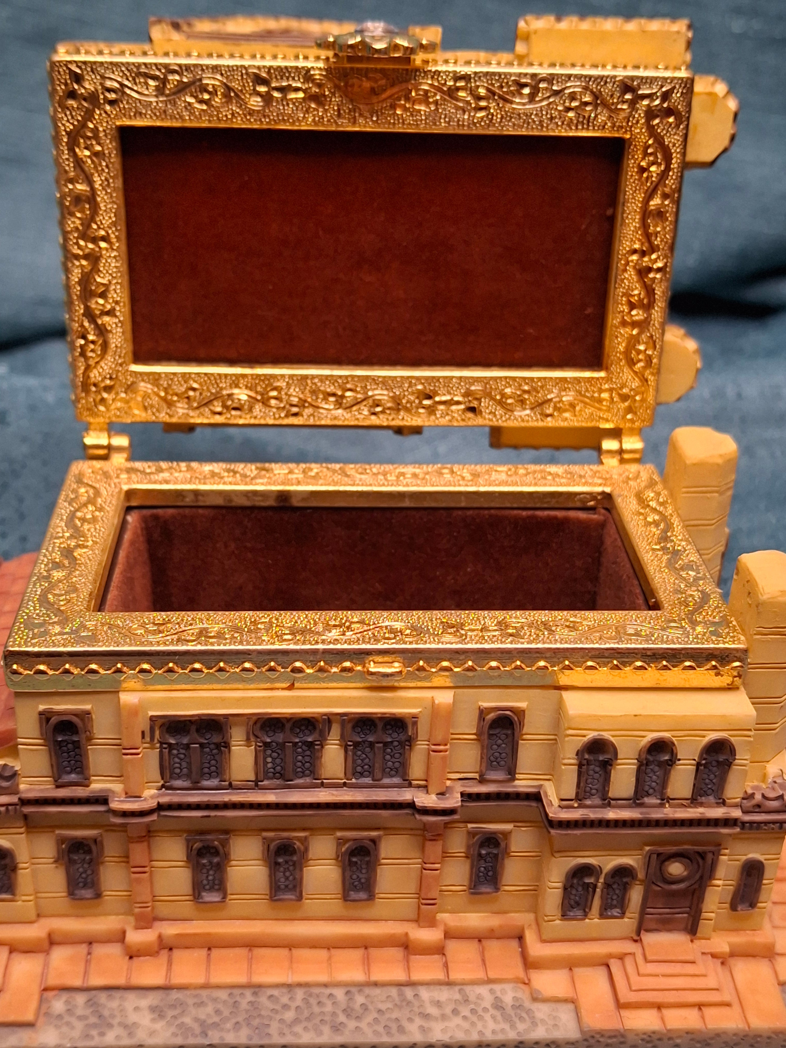 Vintage Hand-Painted Ceramic Trinket/Jewelry Box - Replica of the Great Synagogue of Florence, Italy (Tempio Israelitico) - Majestic Giftware Style