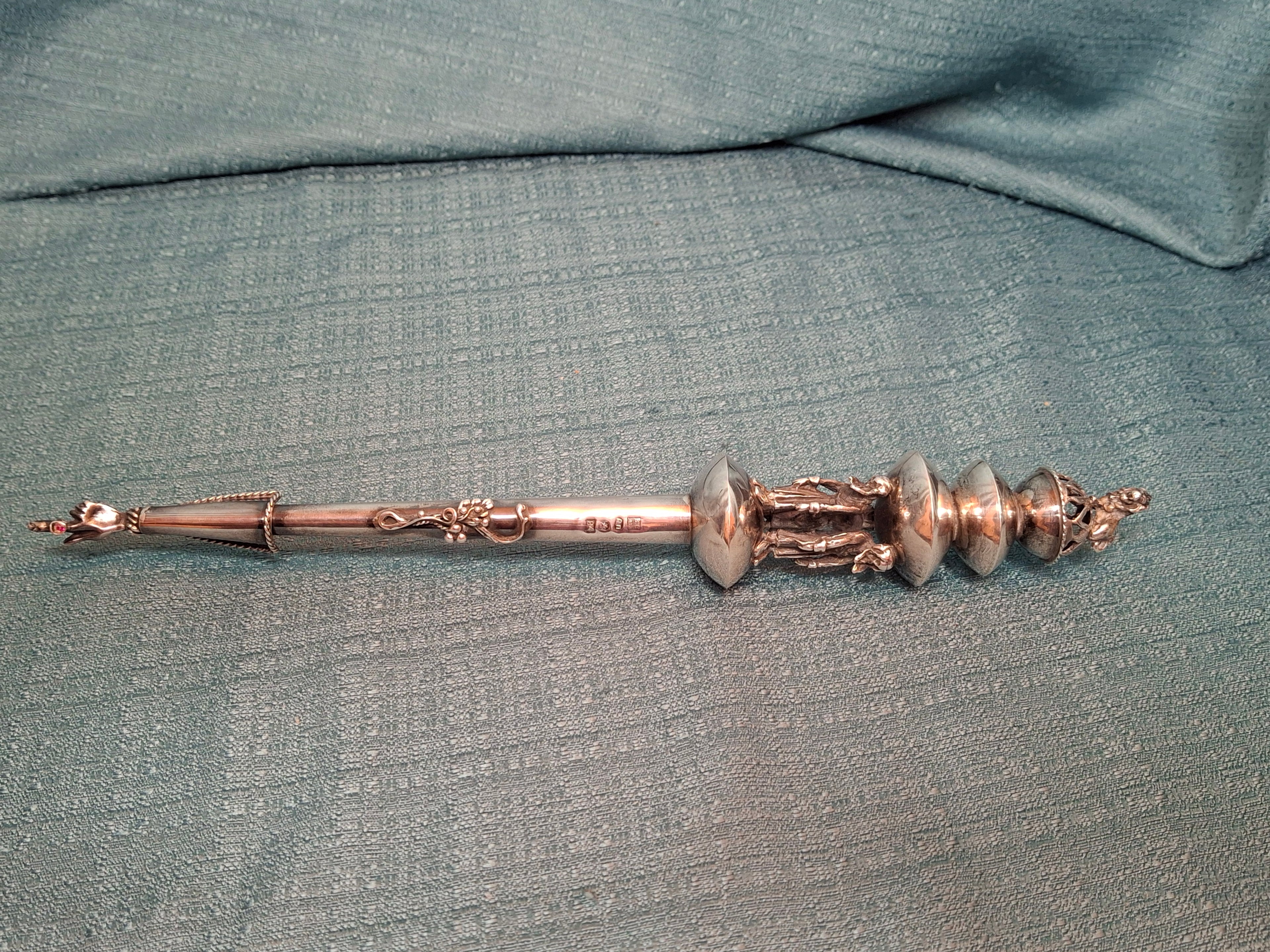 Antique Russian Silver Torah Pointer Yad with Lion Finial and Grapevine Motif, Moscow 1878