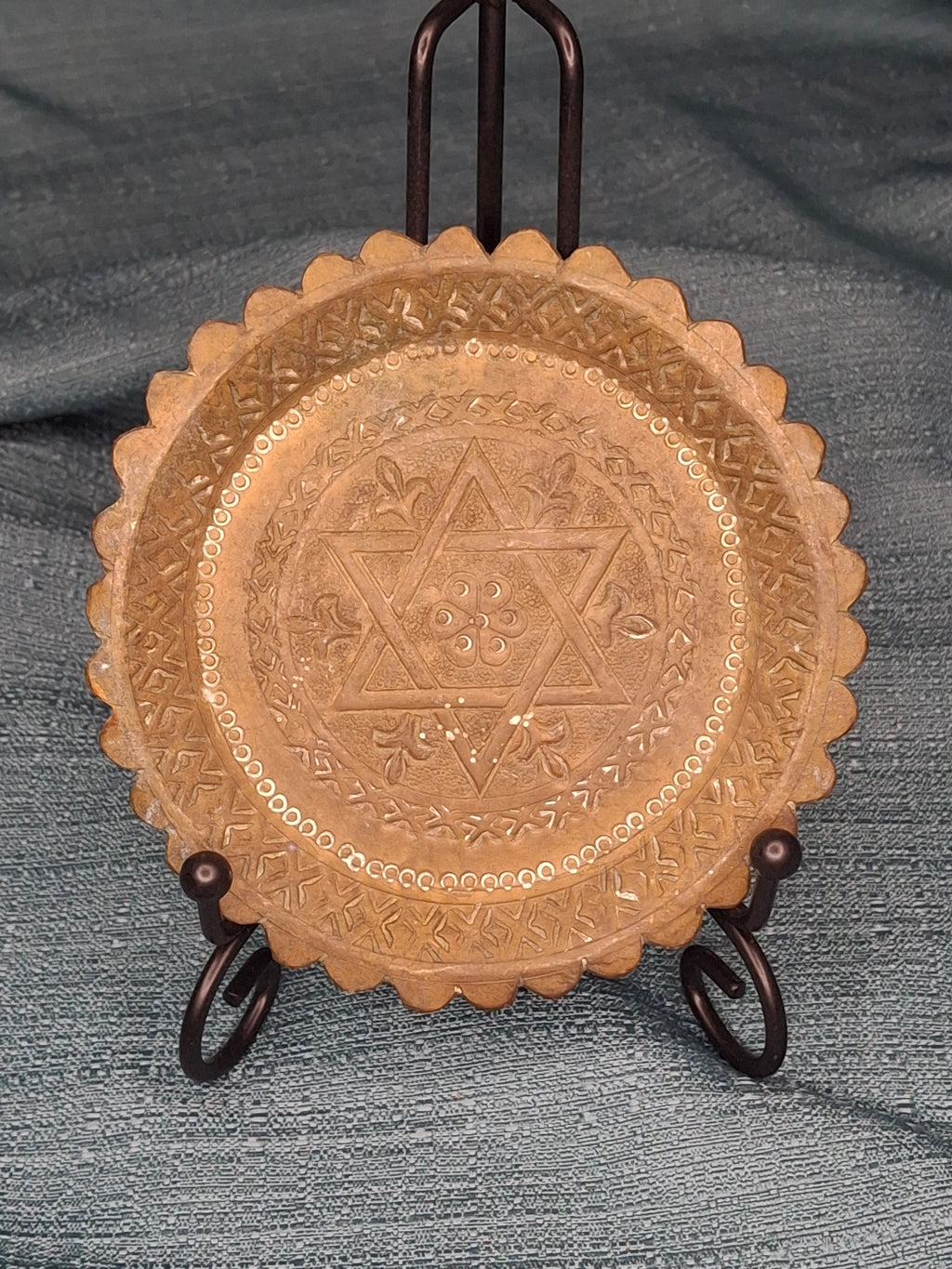 Vintage Hammered Brass Judaica Wall Plaque - Star of David Magen David Scalloped Edge - 4.25" Mid-Century Repousse Hanging Plate