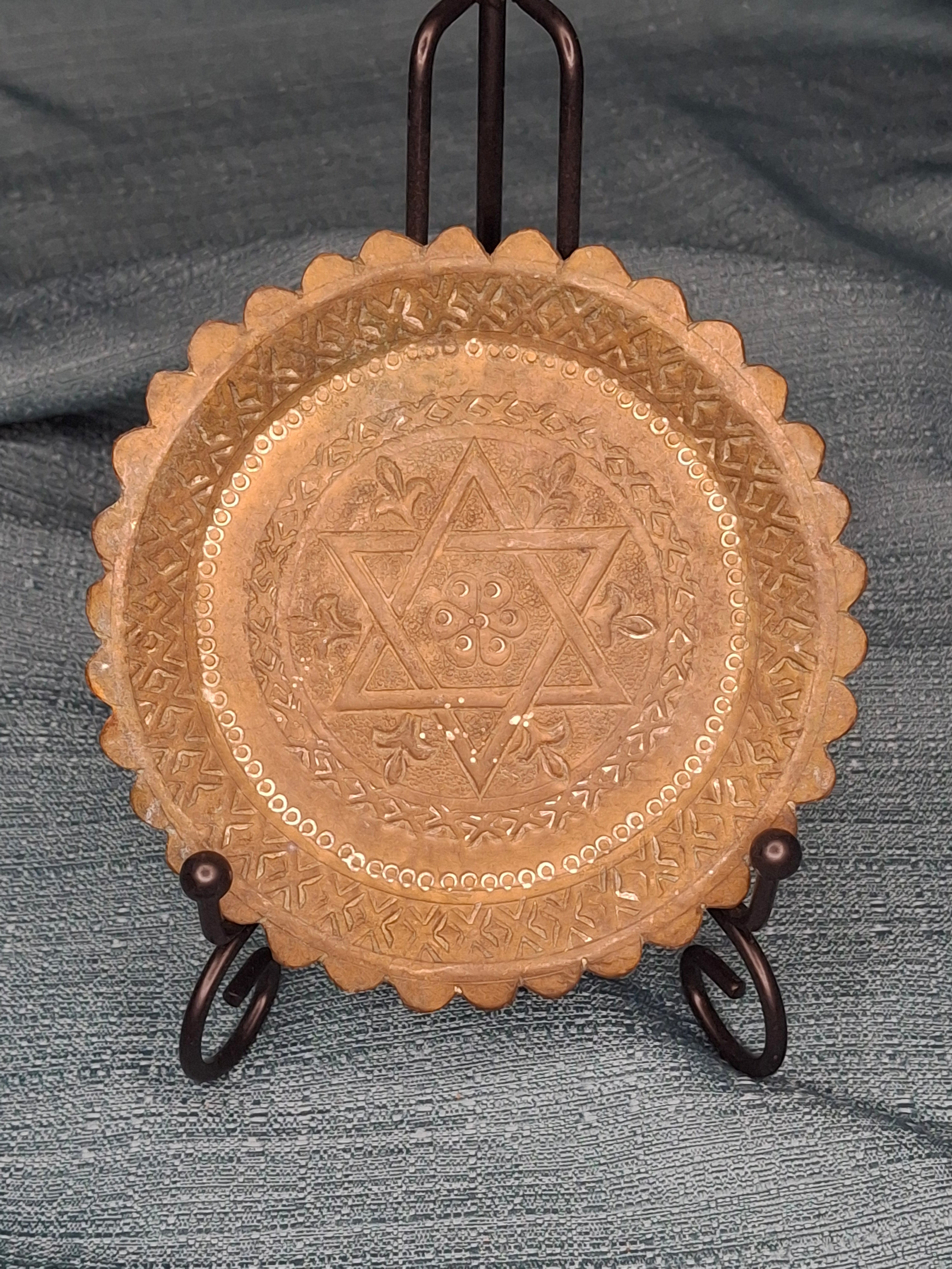 Vintage Hammered Brass Judaica Wall Plaque - Star of David Magen David Scalloped Edge - 4.25" Mid-Century Repousse Hanging Plate