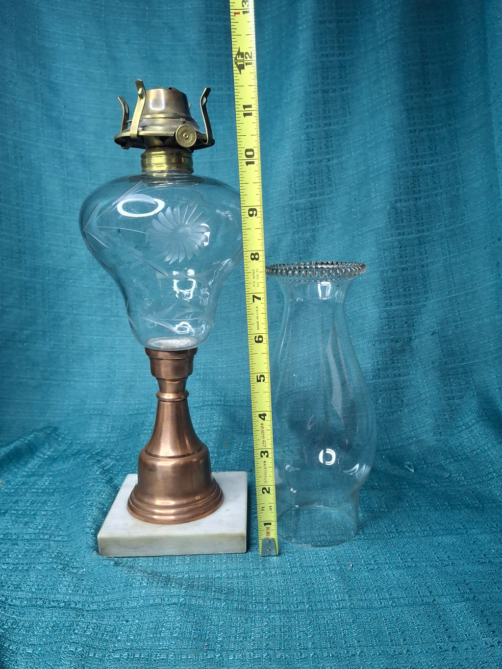 Antique Composite Oil Lamp Etched Daisy & Fern Font Marble Base - UV 365nm Glow