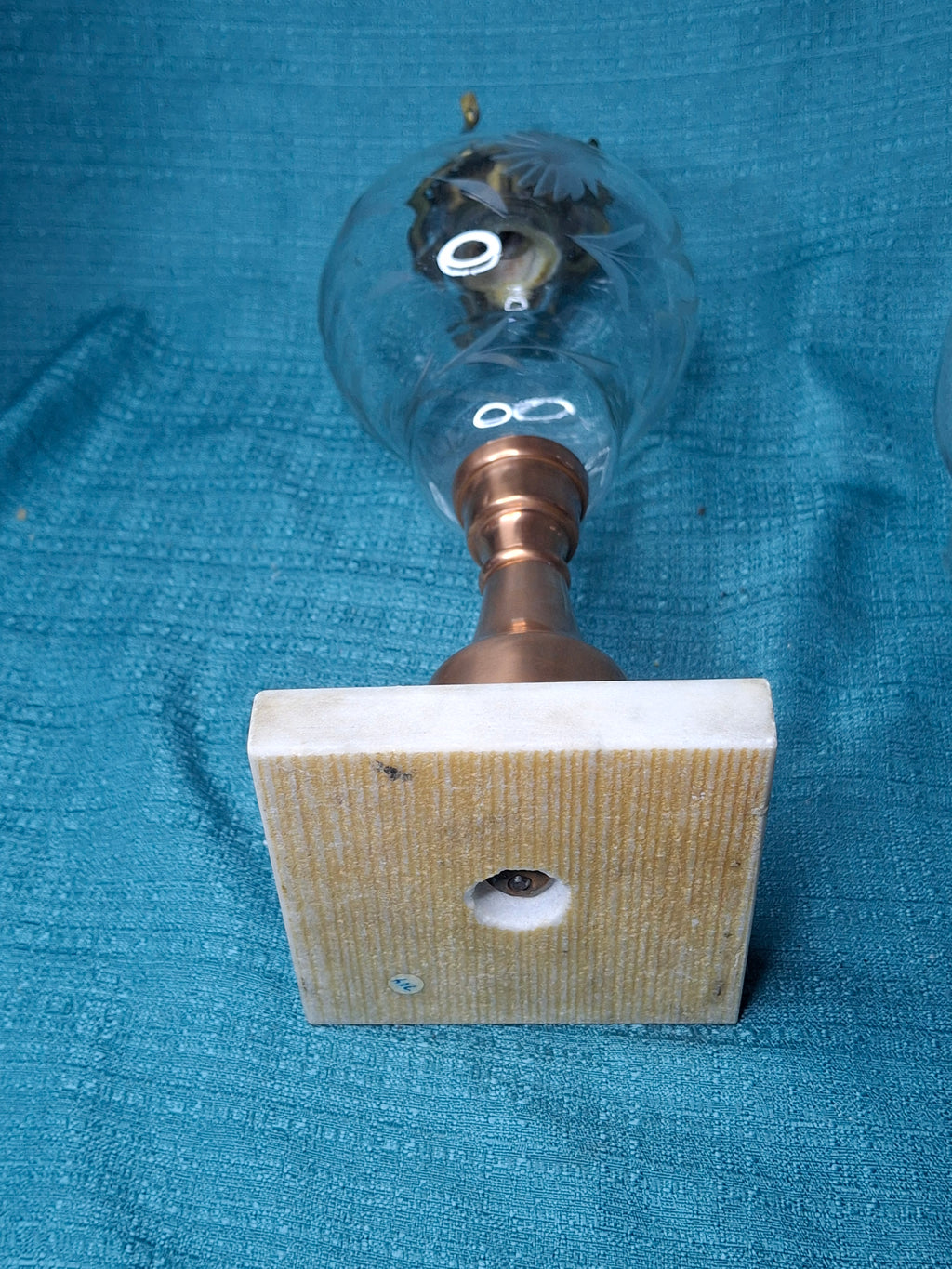 Antique Composite Oil Lamp Etched Daisy & Fern Font Marble Base - UV 365nm Glow