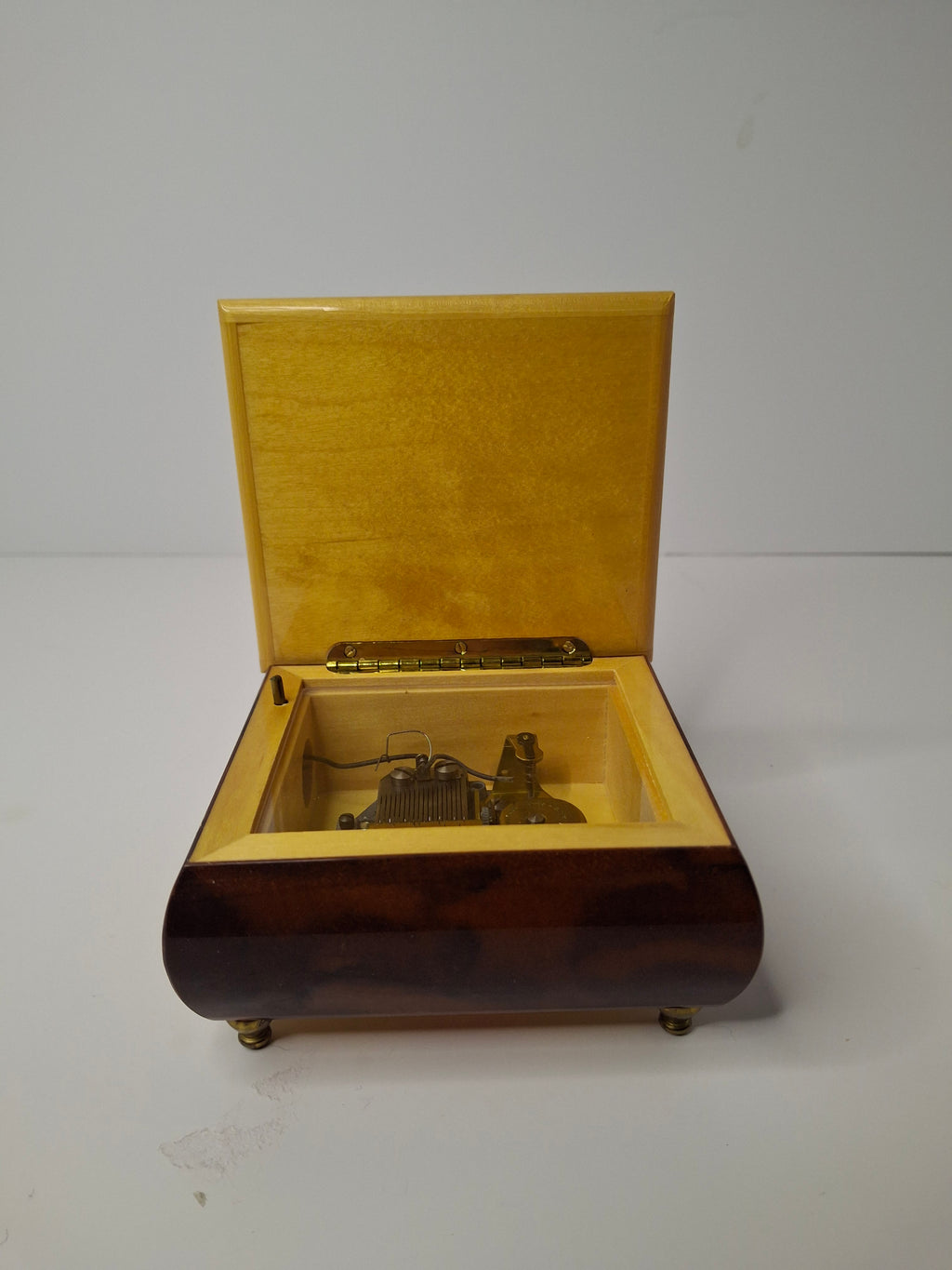 Vintage Sorrento Italian Inlaid Wood Music Box Reuge Swiss "To Life" Star of David
