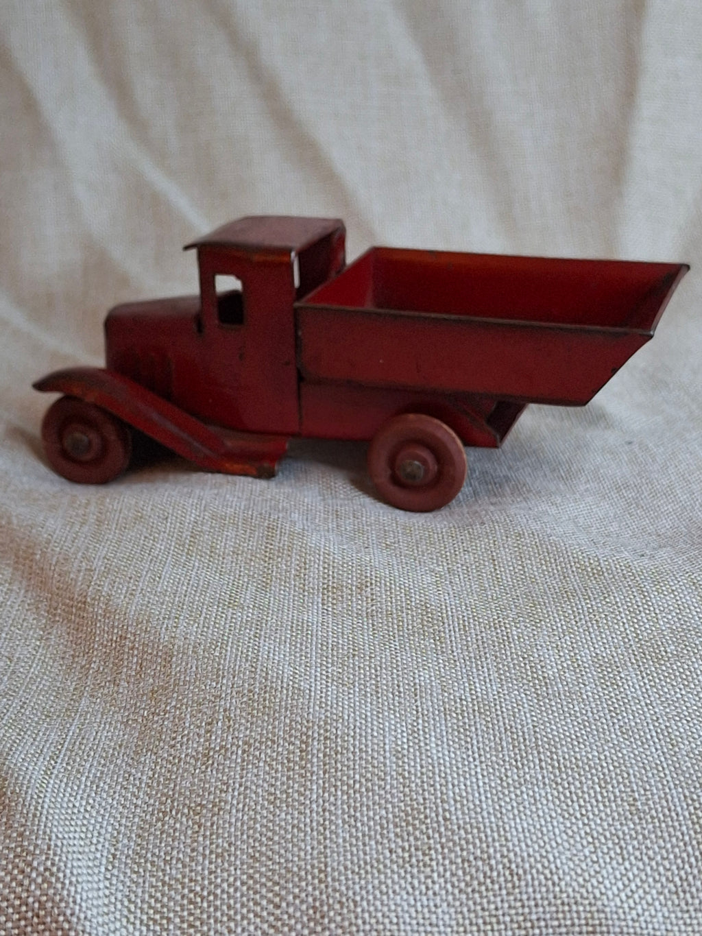 Antique 1930s Wyandotte Toys Pressed Steel C-Cab Dump Truck Red Wood Wheels 5"