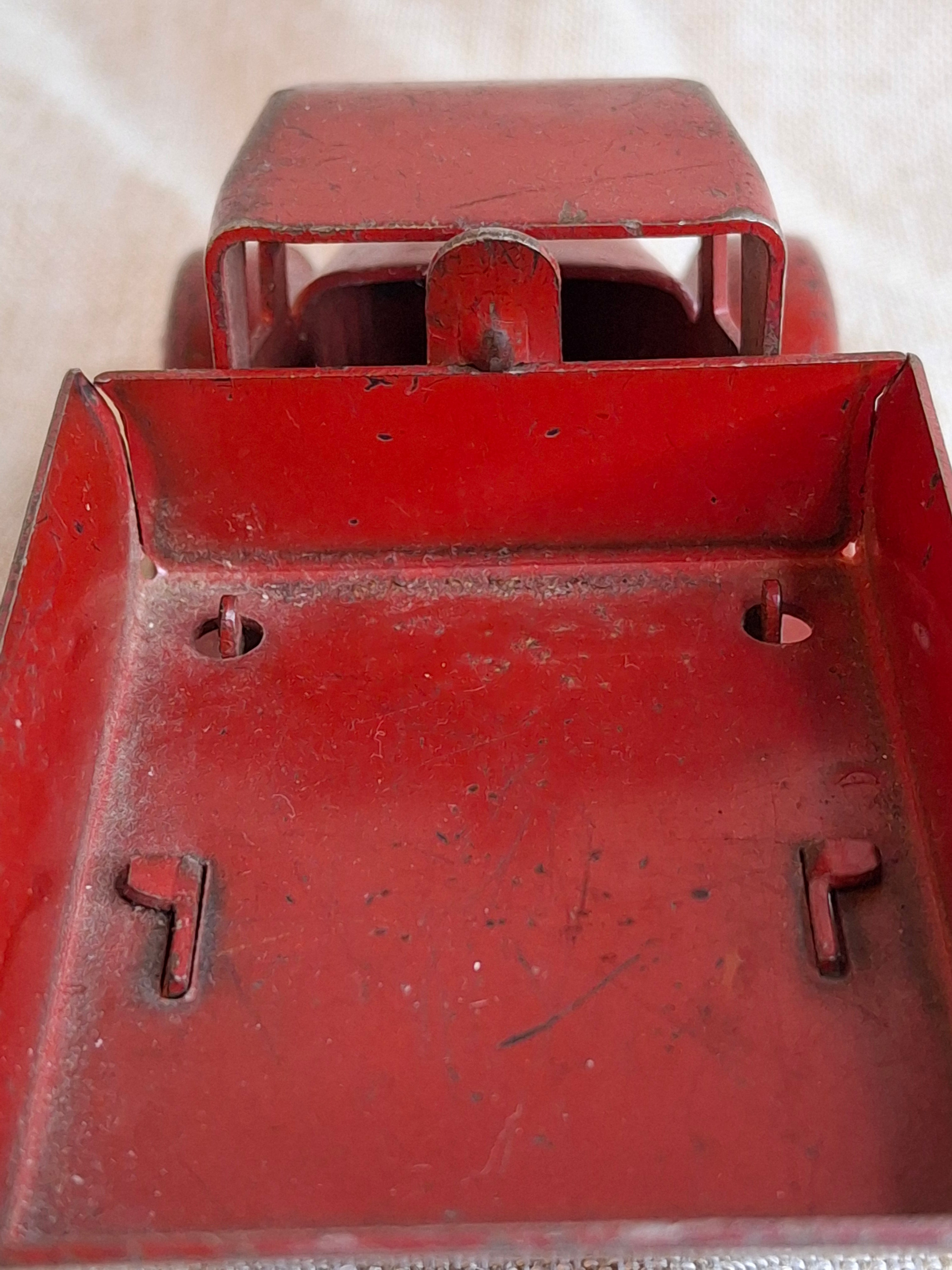 Antique 1930s Wyandotte Toys Pressed Steel C-Cab Dump Truck Red Wood Wheels 5"