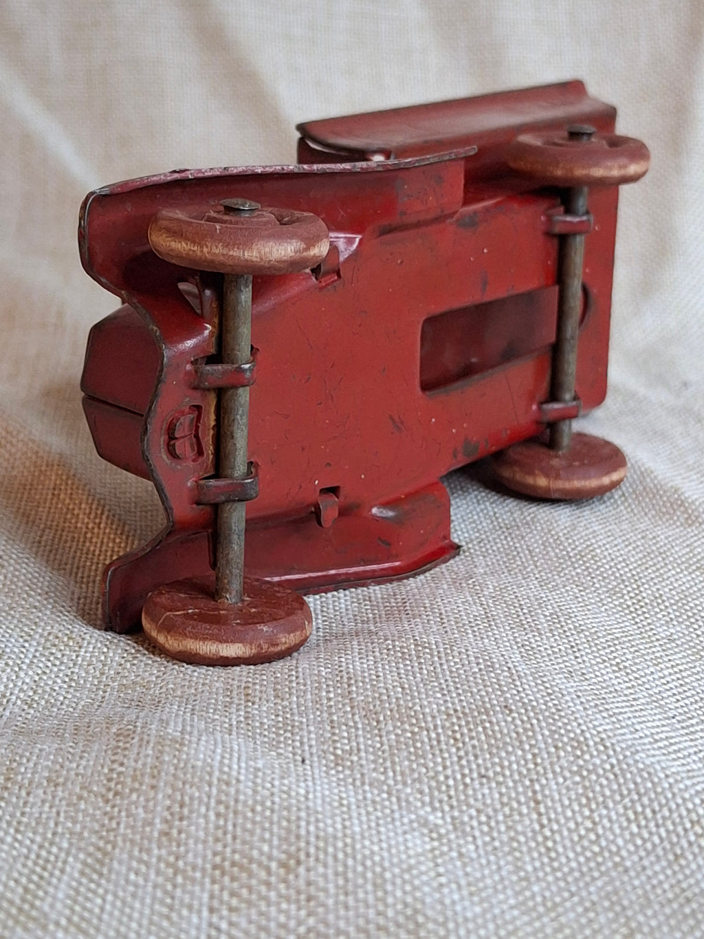 Antique 1930s Wyandotte Toys Pressed Steel C-Cab Dump Truck Red Wood Wheels 5"