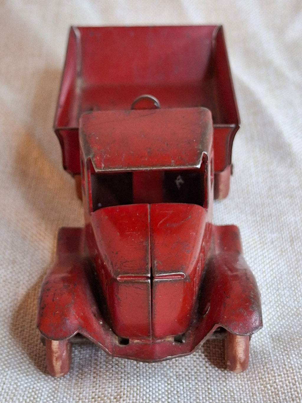 Antique 1930s Wyandotte Toys Pressed Steel C-Cab Dump Truck Red Wood Wheels 5"