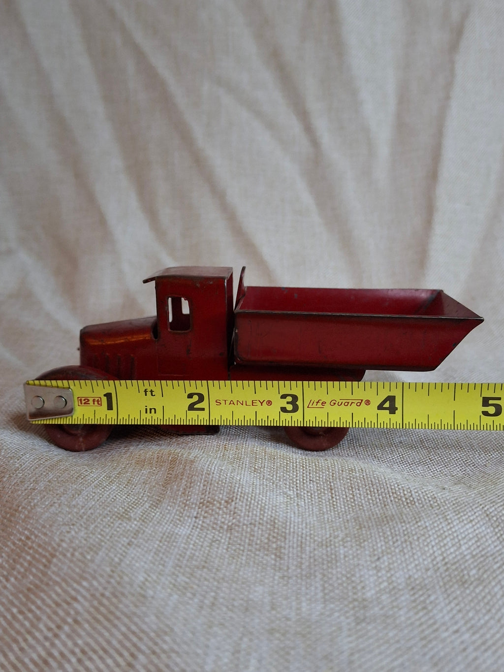 Antique 1930s Wyandotte Toys Pressed Steel C-Cab Dump Truck Red Wood Wheels 5"