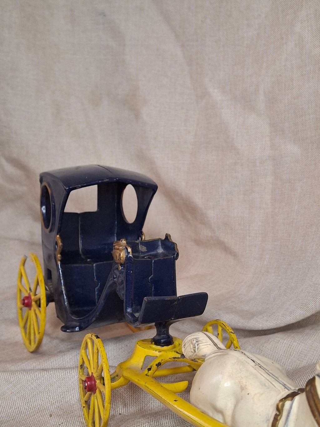 Antique Cast Iron Kenton Cabriolet Hansom Cab Carriage Toy - Original Figures
