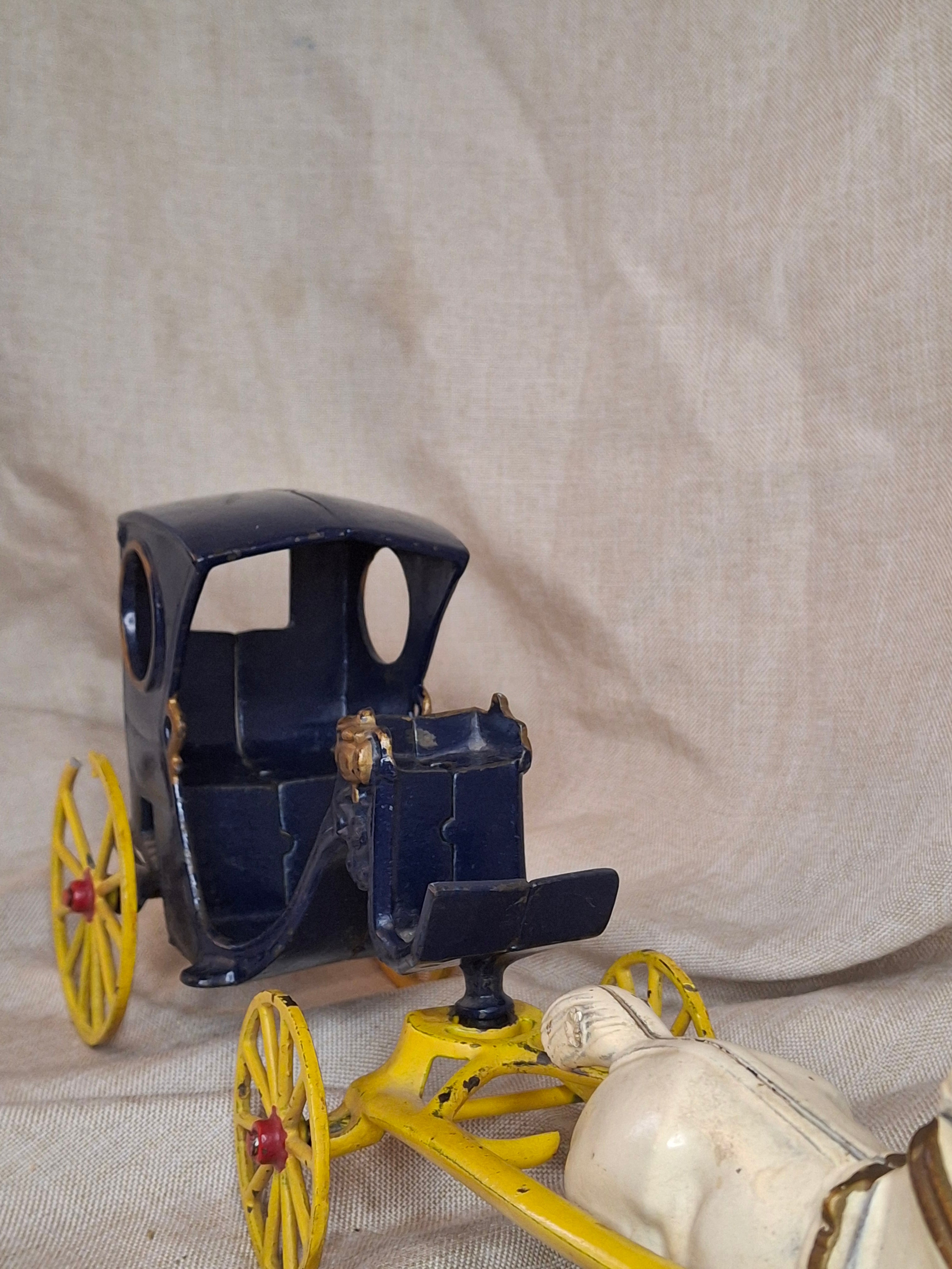 Antique Cast Iron Kenton Cabriolet Hansom Cab Carriage Toy - Original Figures