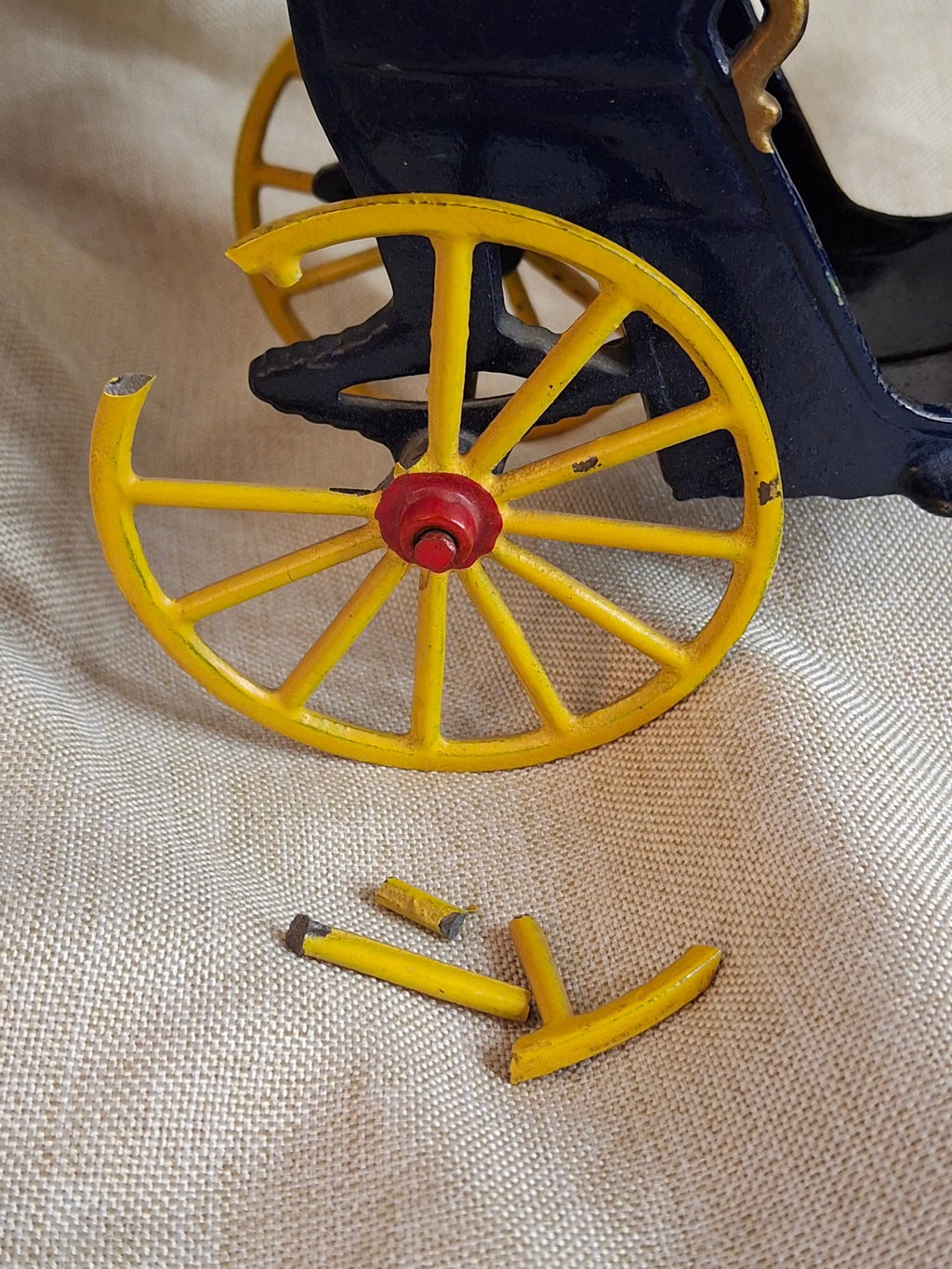Antique Cast Iron Kenton Cabriolet Hansom Cab Carriage Toy - Original Figures