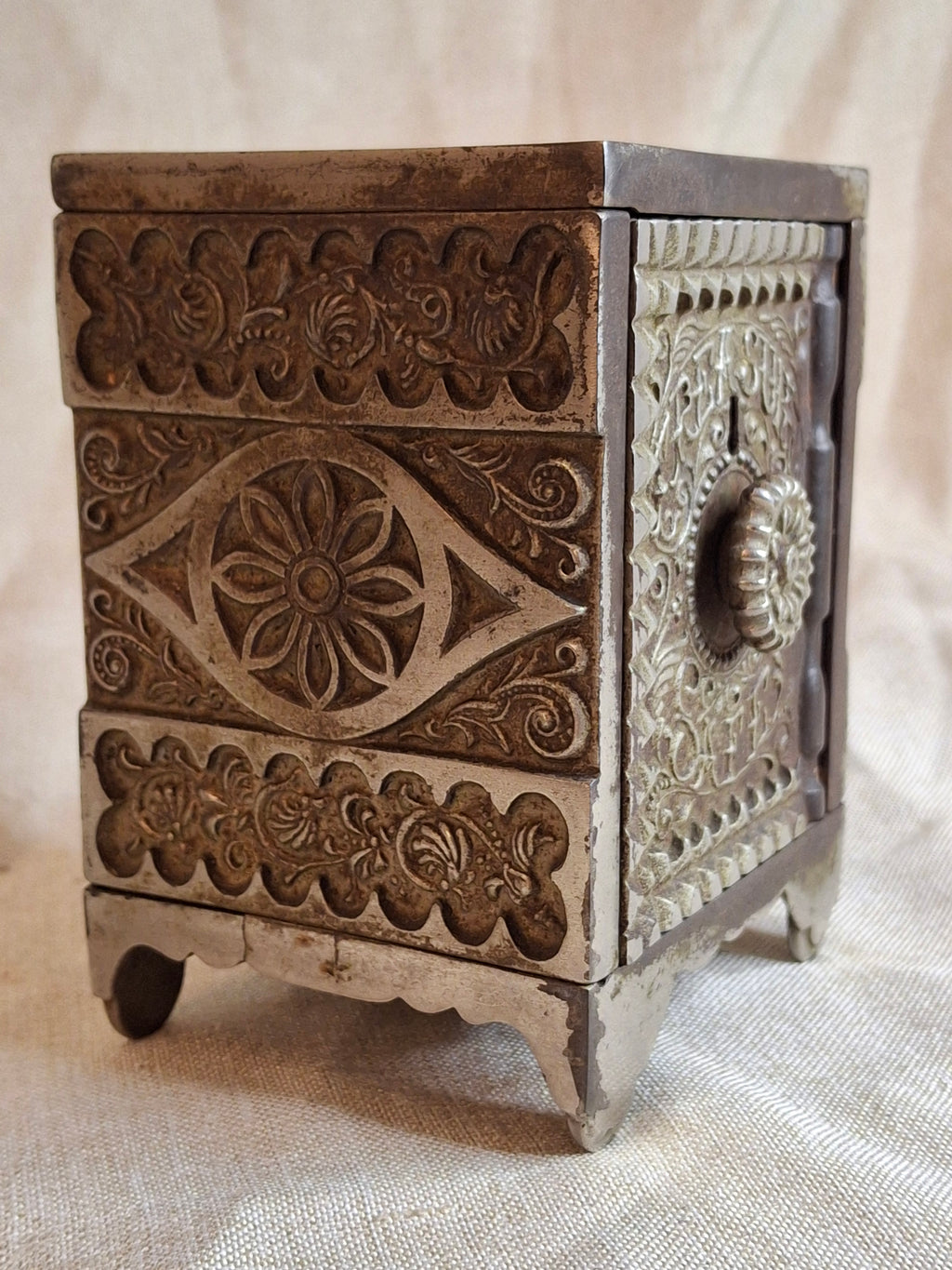 Lrg Antique J.E. STEVENS Cast Iron TREASURE SAFE Bank No. 45 Patd 1897 Cromwell CT