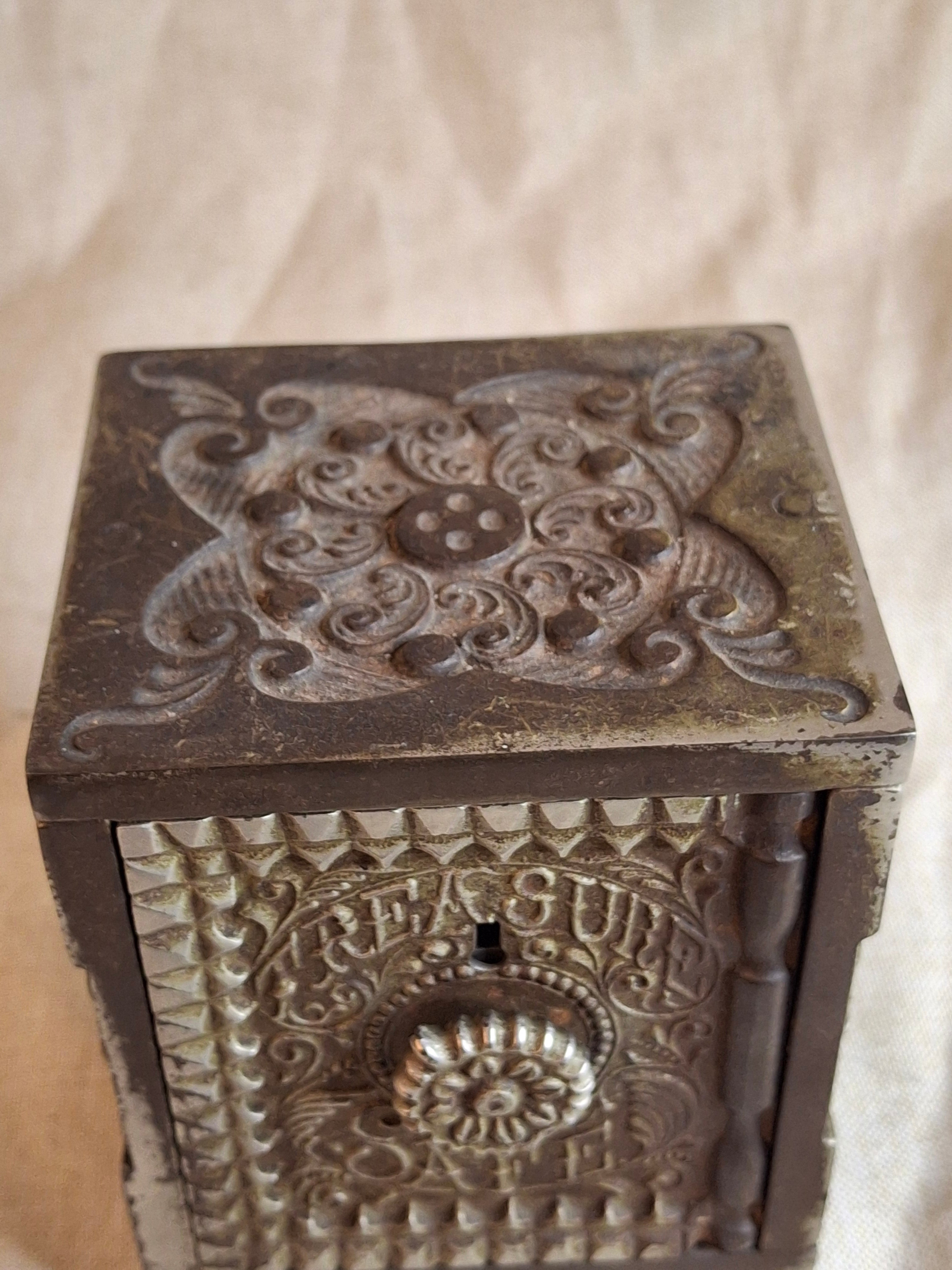 Lrg Antique J.E. STEVENS Cast Iron TREASURE SAFE Bank No. 45 Patd 1897 Cromwell CT