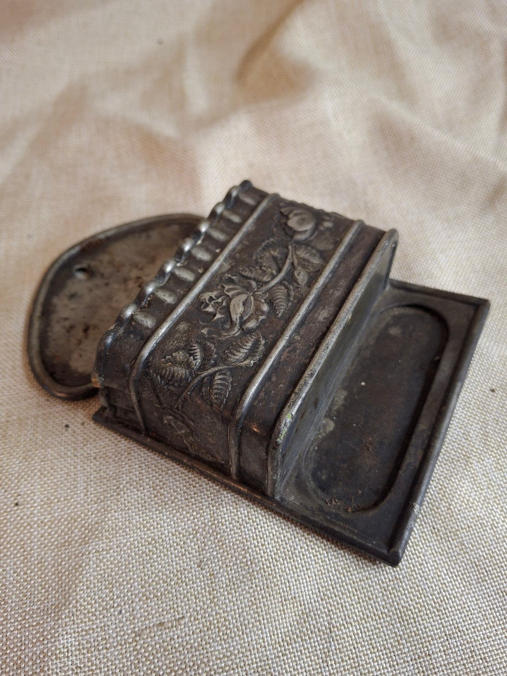 Antique Wilcox Silver Plate Co No. 2509 Wall Mount Match Safe Holder Victorian Repousse Roses Meriden Conn