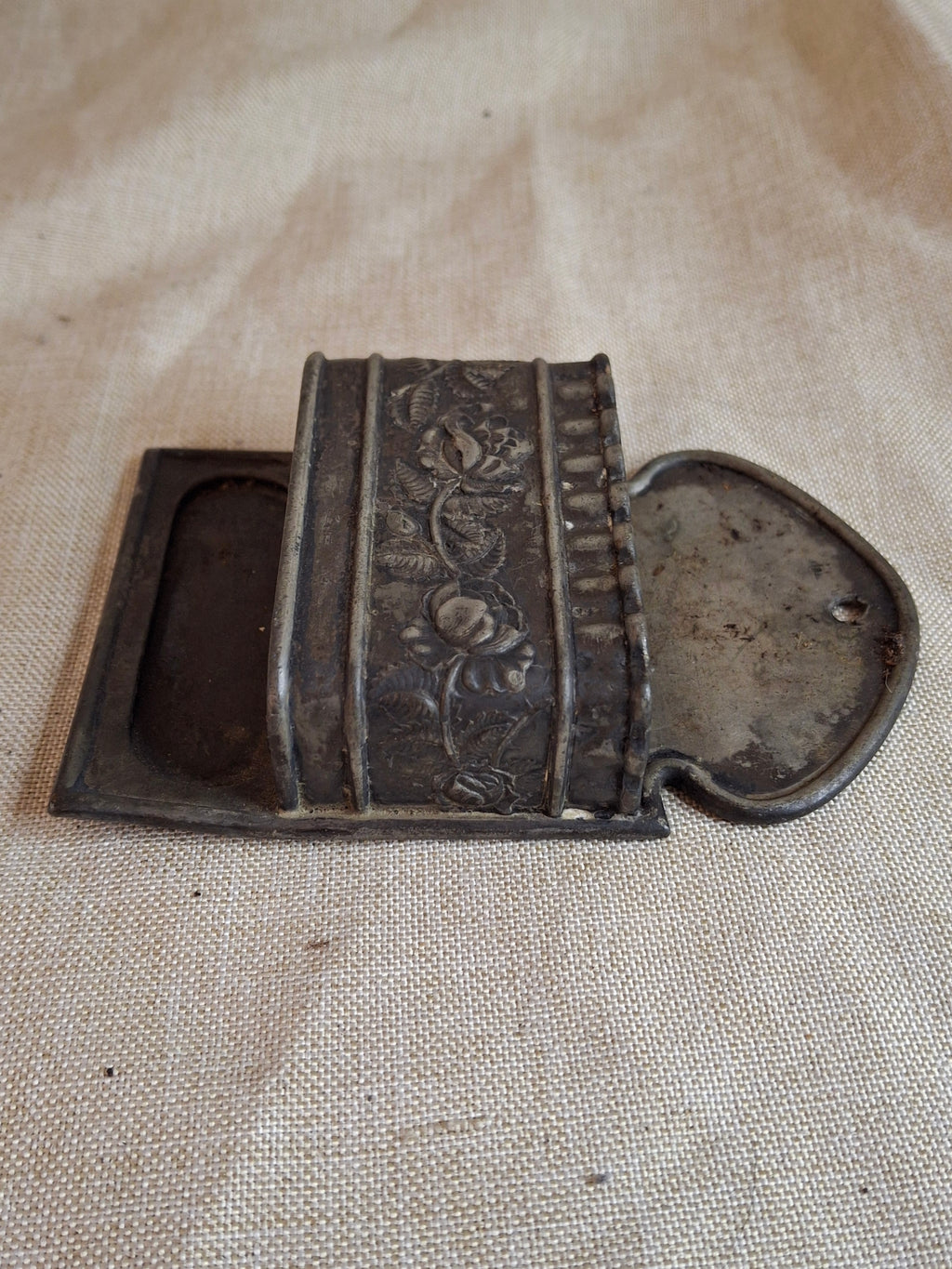 Antique Wilcox Silver Plate Co No. 2509 Wall Mount Match Safe Holder Victorian Repousse Roses Meriden Conn