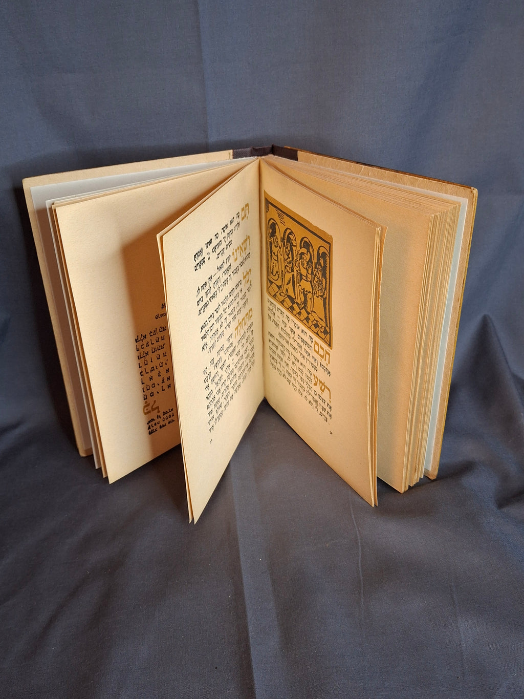 Antique Bezalel Olive Wood Passover Haggadah 1930 1st Edition Nahum Gutman Omanut Art