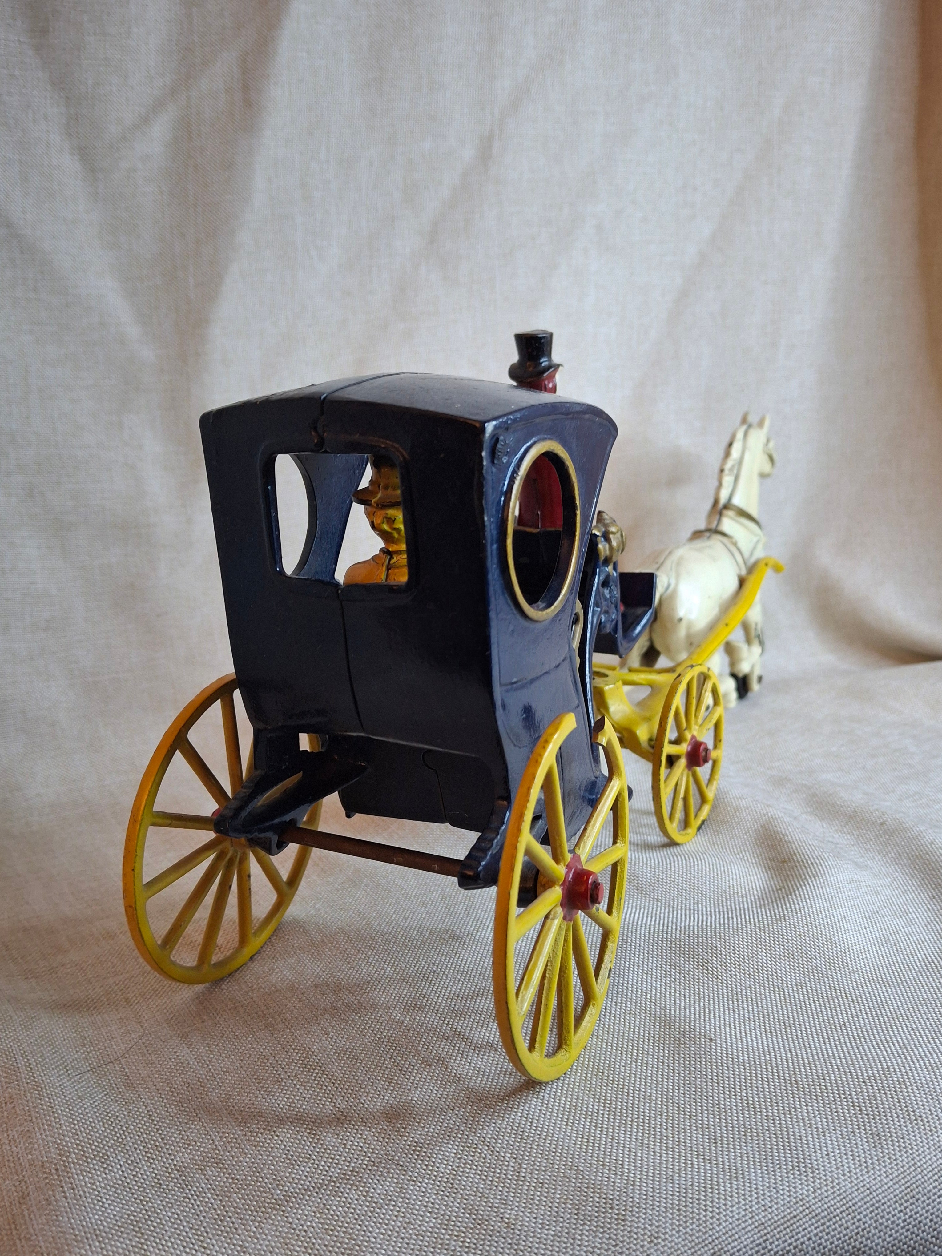 Antique Cast Iron Kenton Cabriolet Hansom Cab Carriage Toy - Original Figures