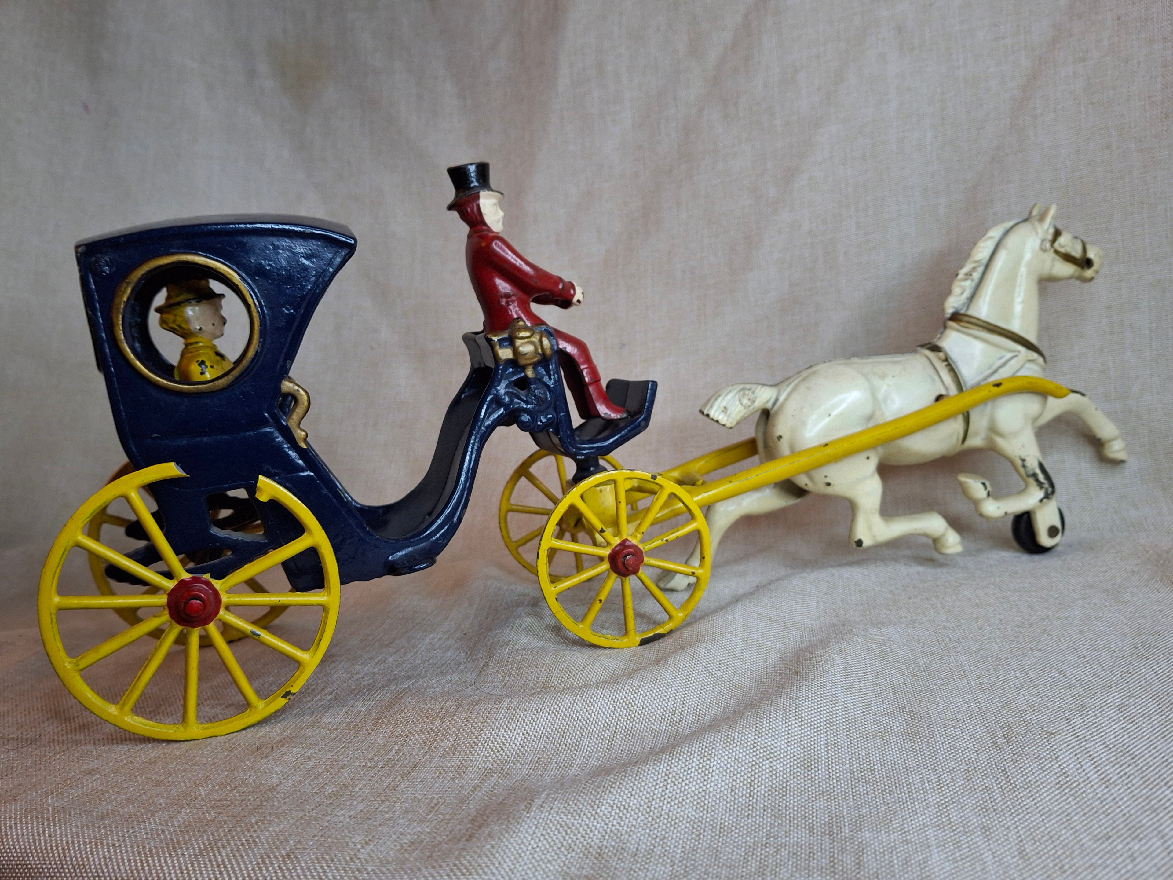 Antique Cast Iron Kenton Cabriolet Hansom Cab Carriage Toy - Original Figures