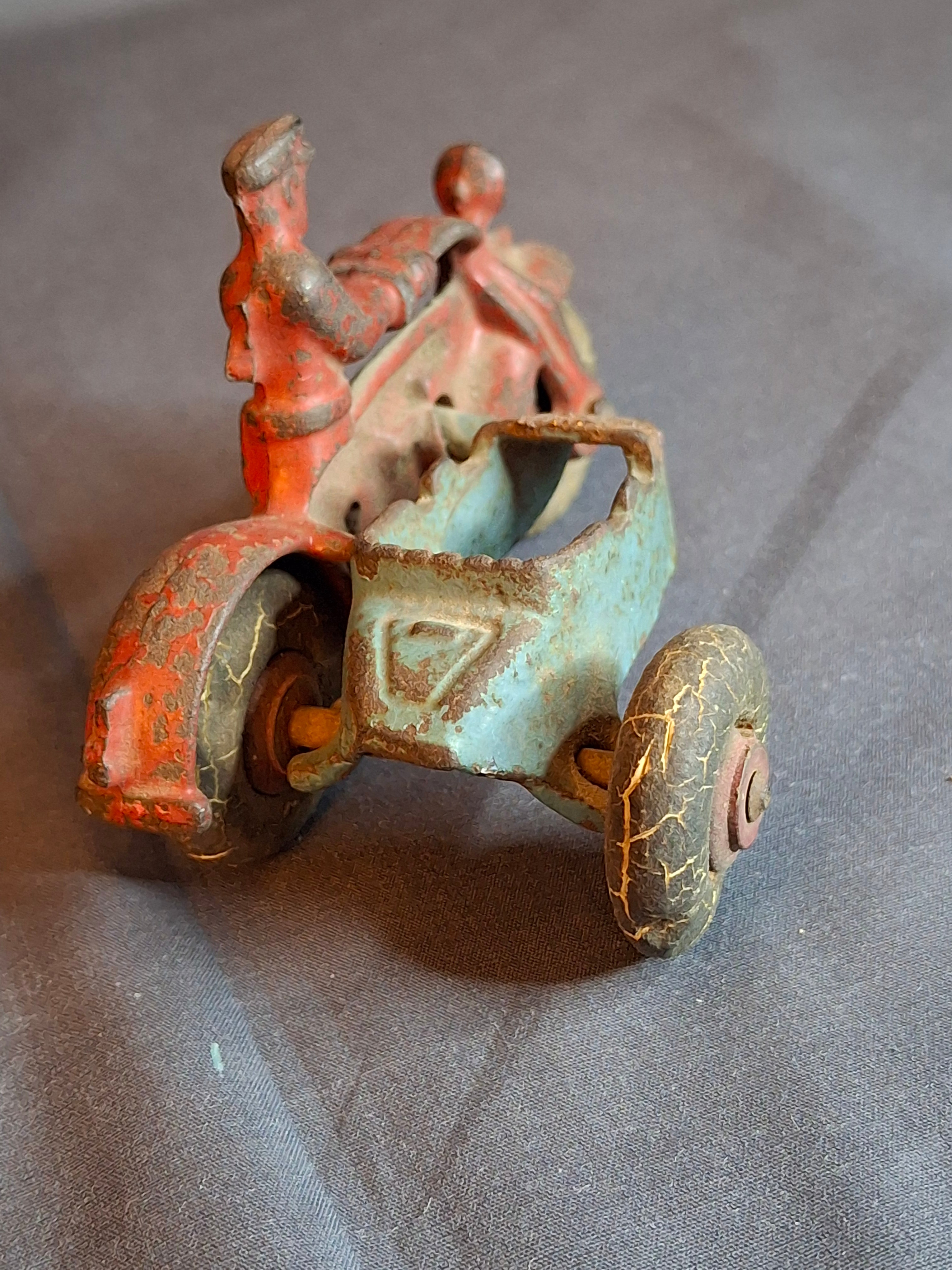 Vintage 1930s Hubley Cast Iron COP Police Motorcycle w/ Sidecar Toy 1724B Original Paint