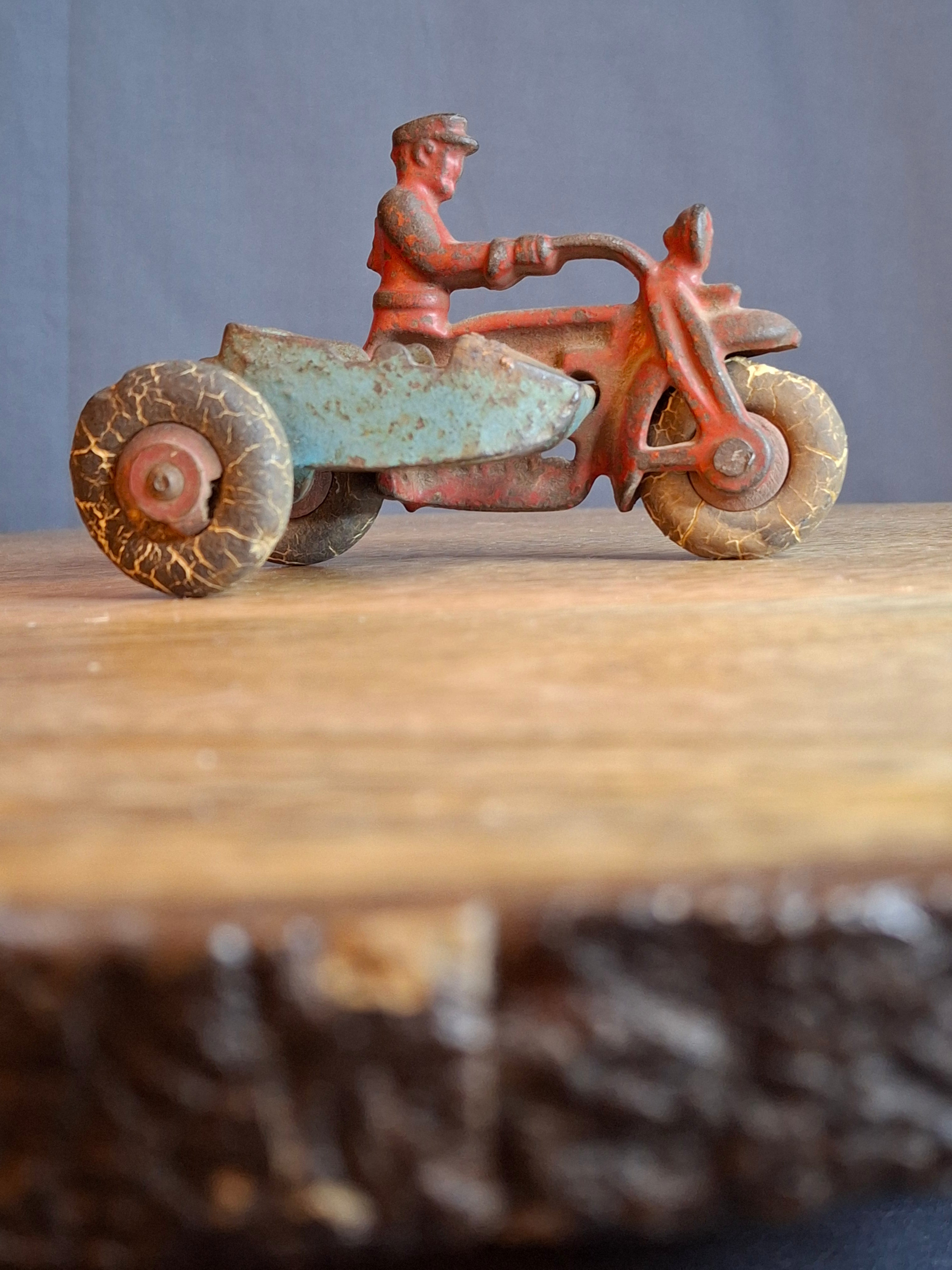 Vintage 1930s Hubley Cast Iron COP Police Motorcycle w/ Sidecar Toy 1724B Original Paint