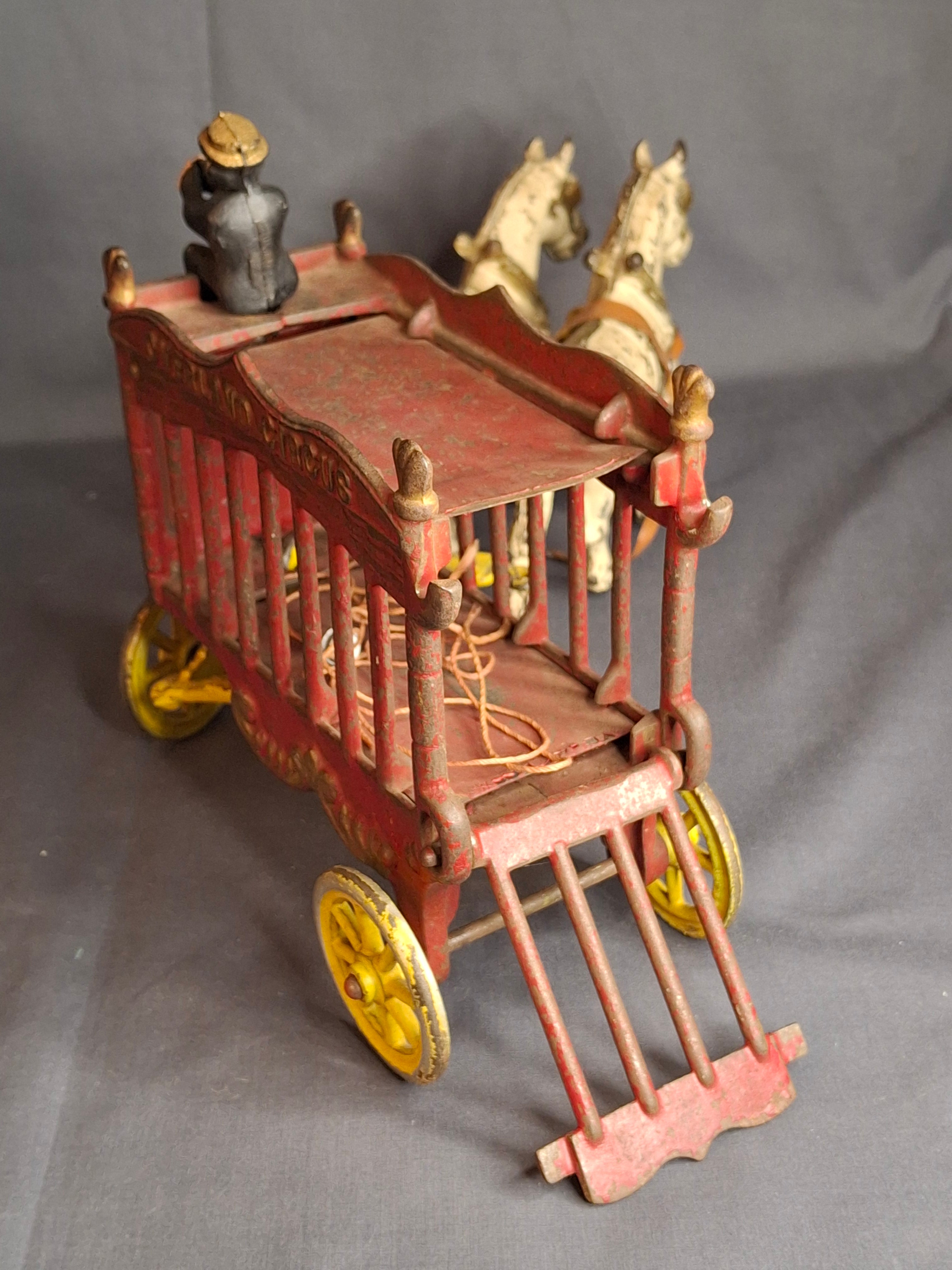 Antique Kenton Overland Circus Cast Iron Wagon Horse Drawn Toy 14" Driver Ex Condition