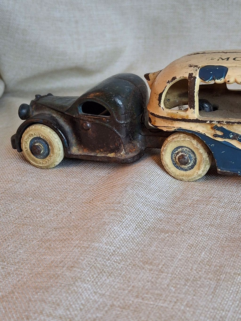 Vintage Extra Large 14.5" 1934 Arcade Cast Iron Greyhound Bus Century of Progress Chicago World Fair - Very Well Preserved